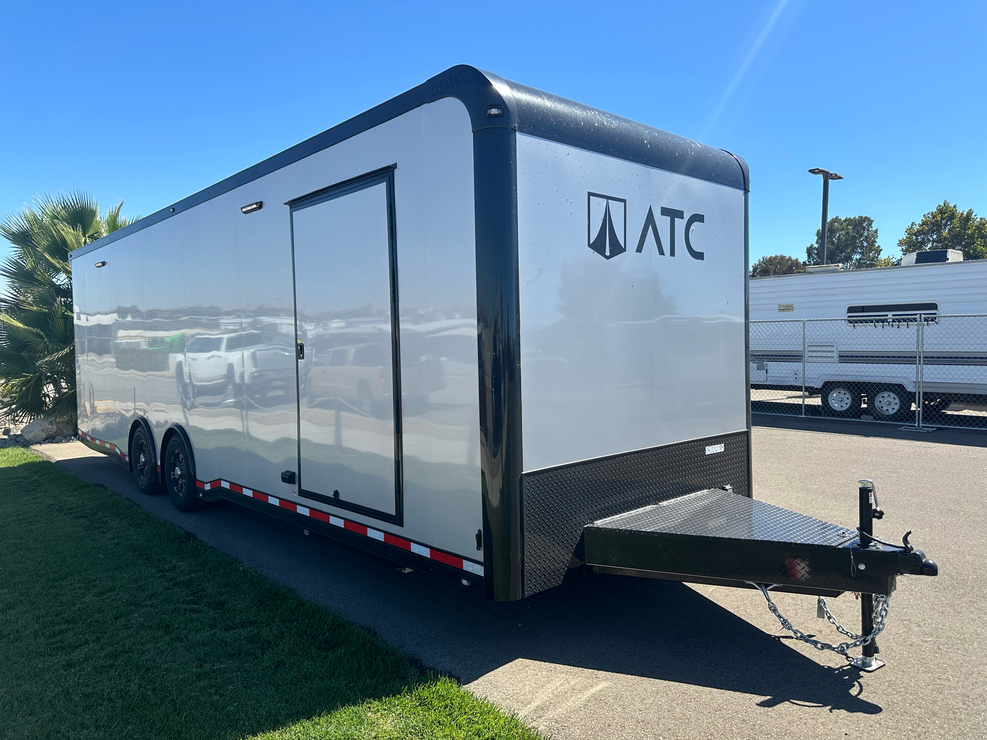 2025 ATC 8.5X28 HD ENCLOSED CAR HAULER 13K ROM550 in Paso Robles, California - Photo 2