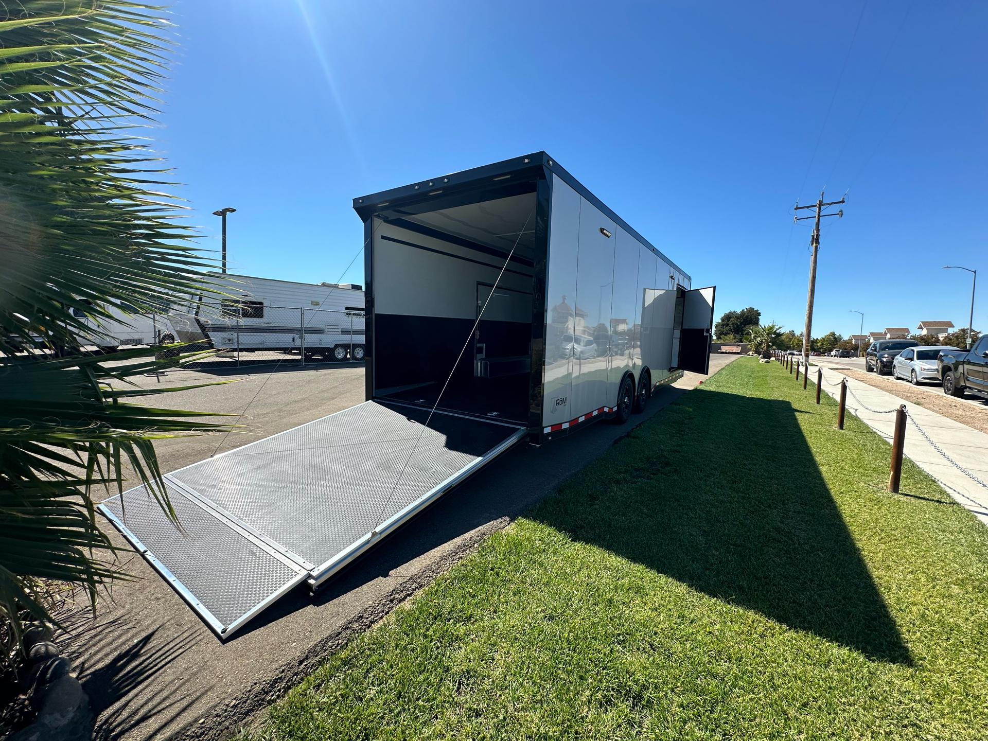 2025 ATC 8.5X28 HD ENCLOSED CAR HAULER 13K ROM550 in Paso Robles, California - Photo 4