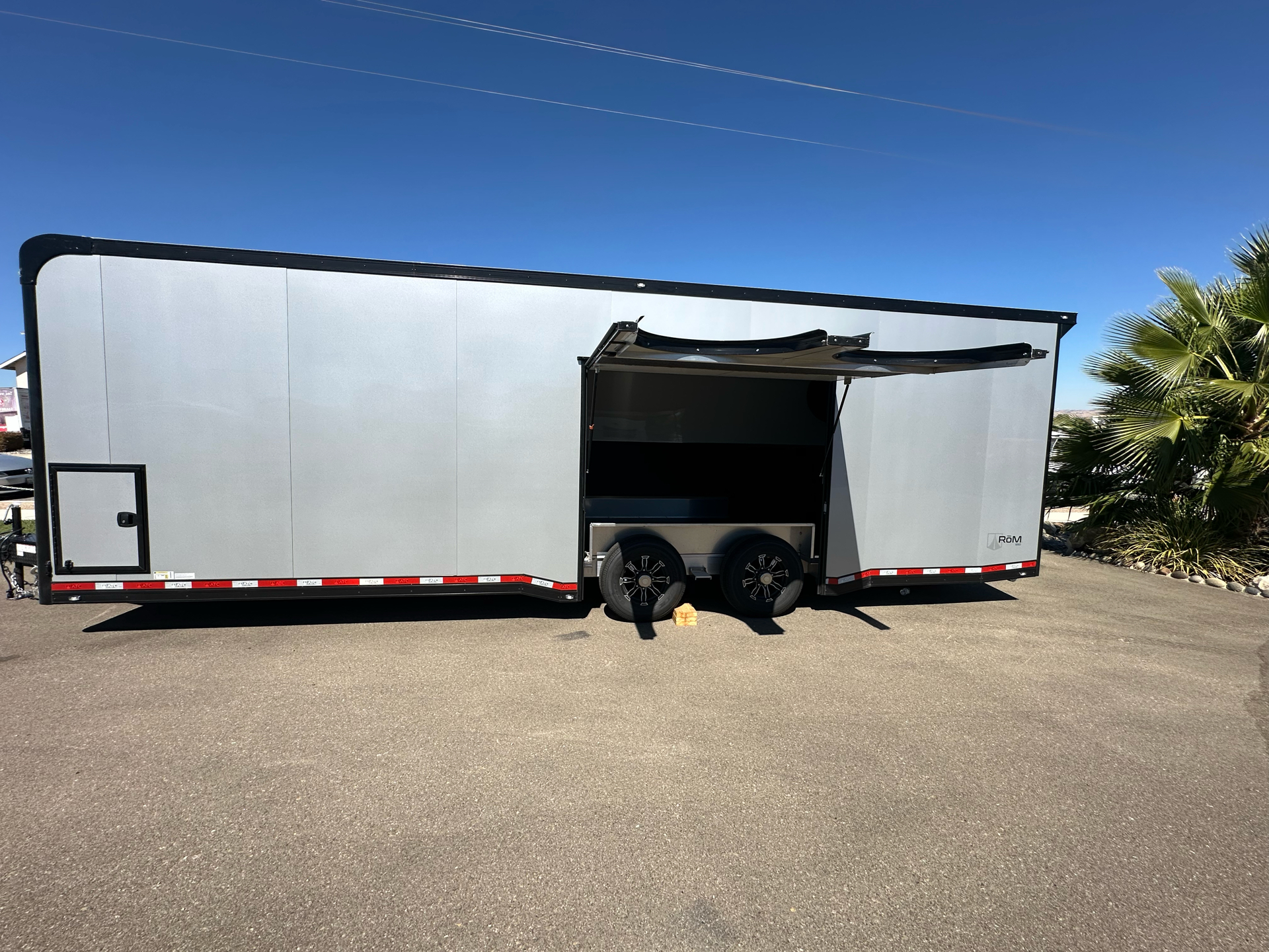 2025 ATC 8.5X28 HD ENCLOSED CAR HAULER 13K ROM550 in Paso Robles, California - Photo 9