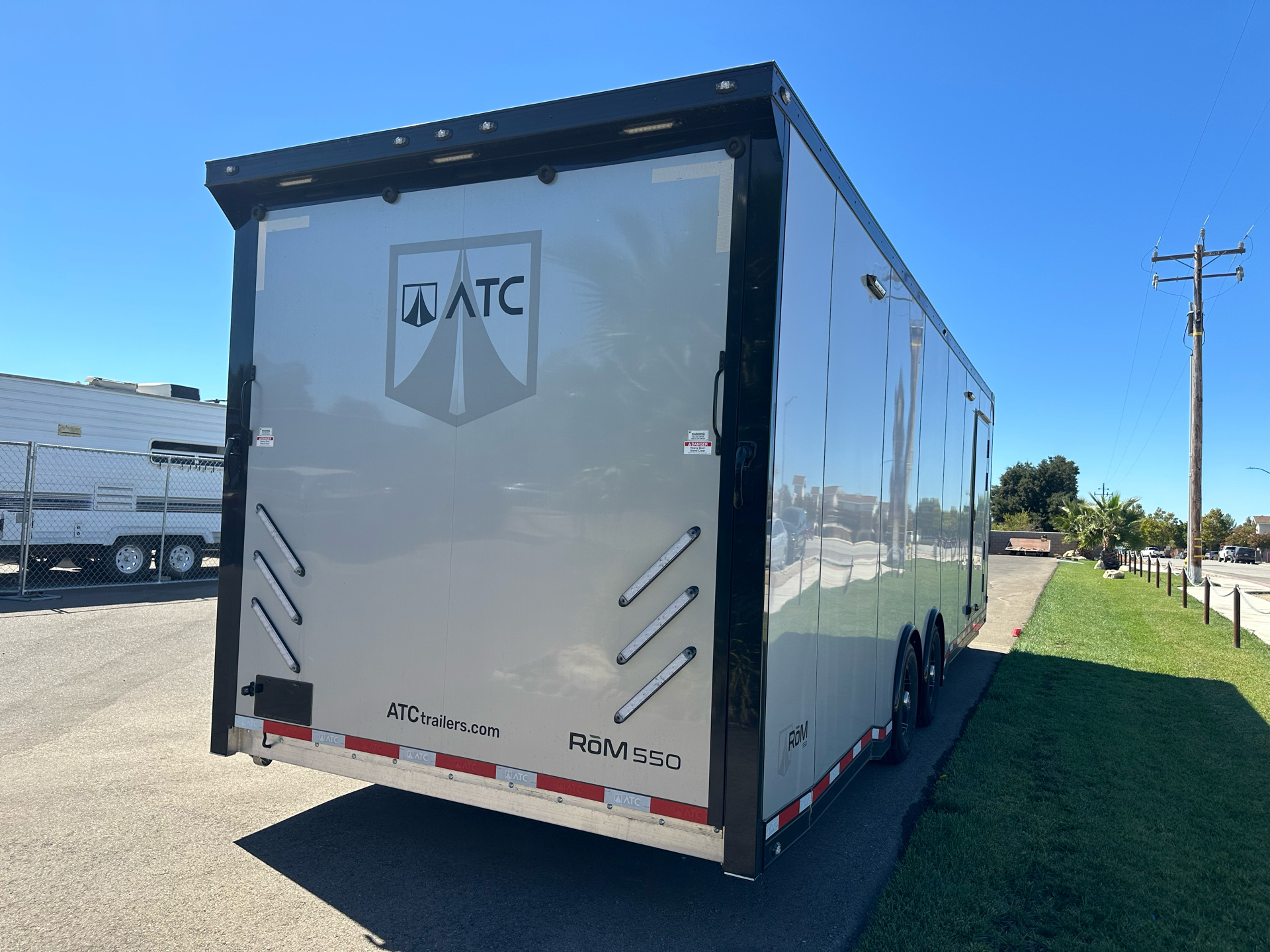 2025 ATC 8.5X28 HD ENCLOSED CAR HAULER 13K ROM550 in Paso Robles, California - Photo 12