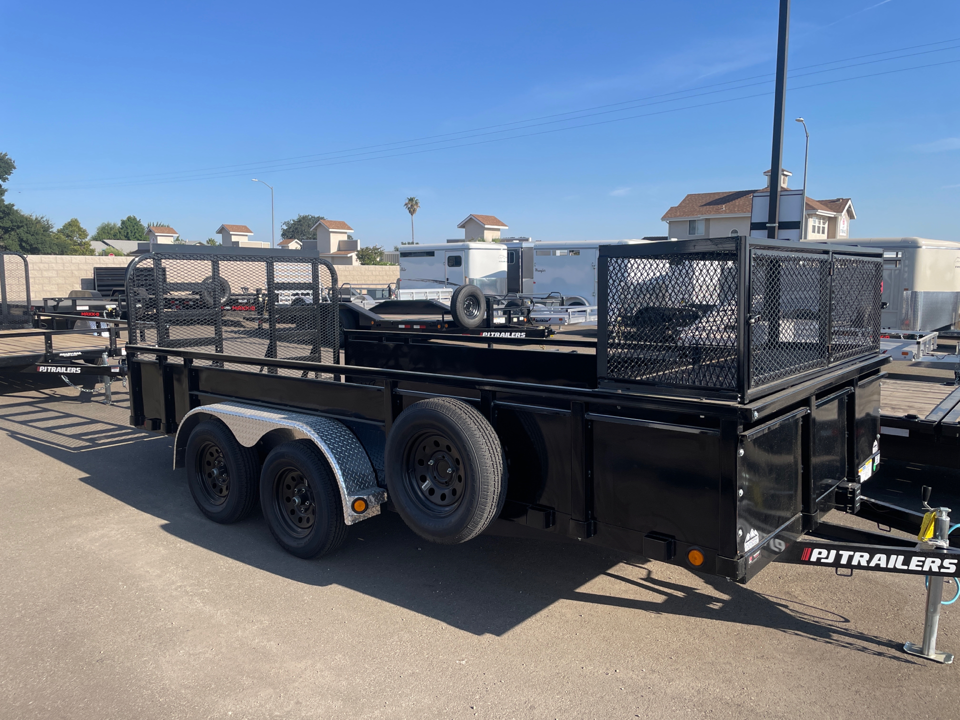 2023 PJ Trailers 83 in. Tandem Axle Channel Utility (UL) 16 ft. in Paso Robles, California - Photo 3