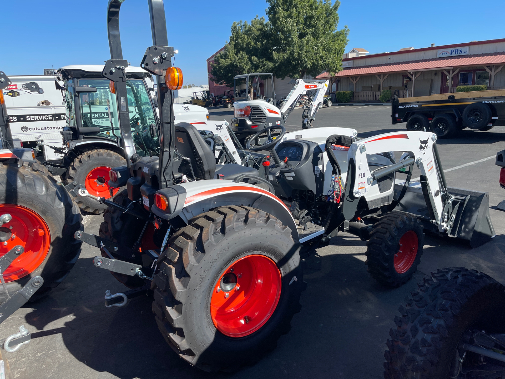 2022 Bobcat CT2035 Compact Tractor HST in Paso Robles, California - Photo 2