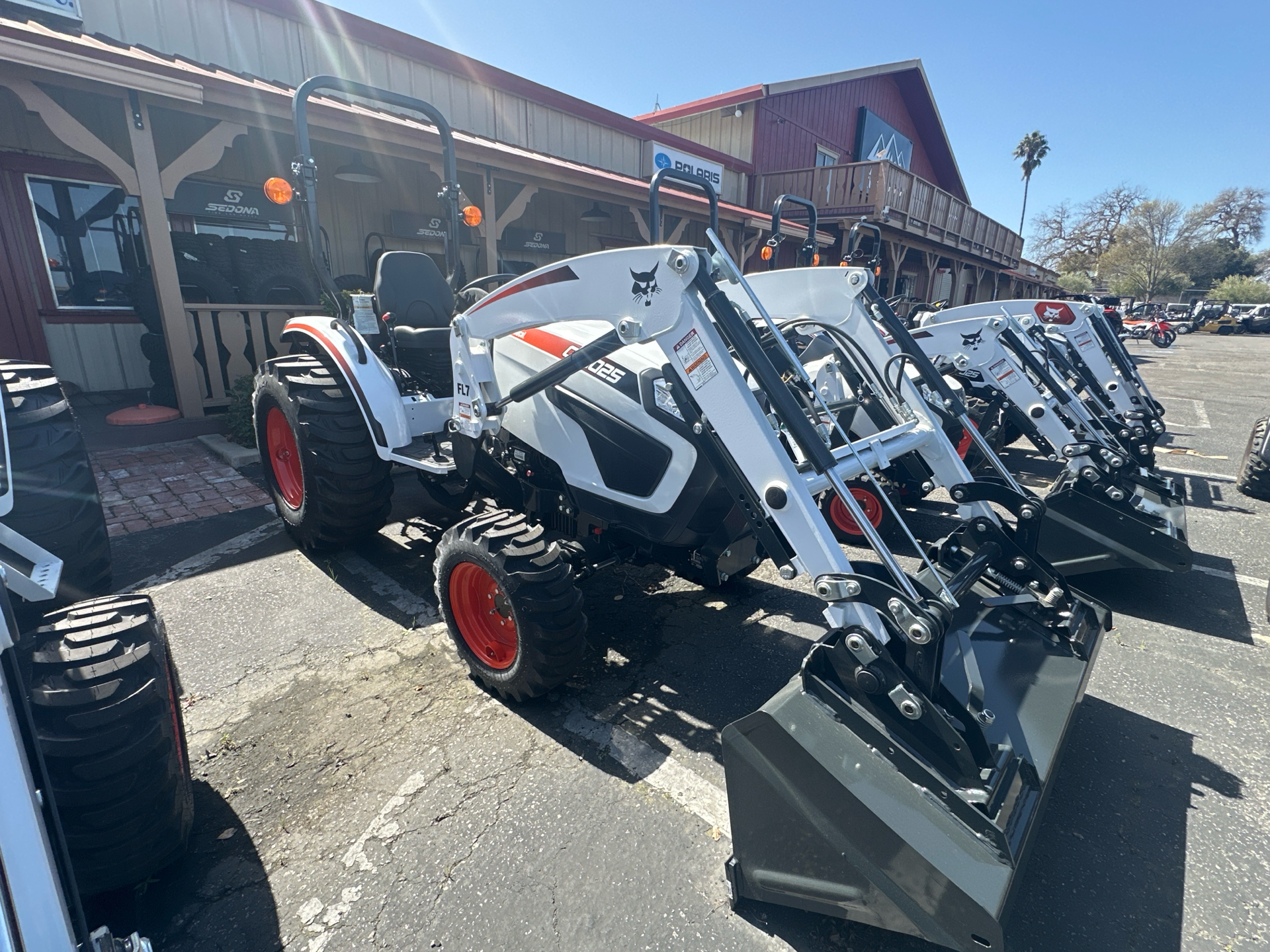 2024 Bobcat CT2025 Compact Tractor HST in Paso Robles, California - Photo 1