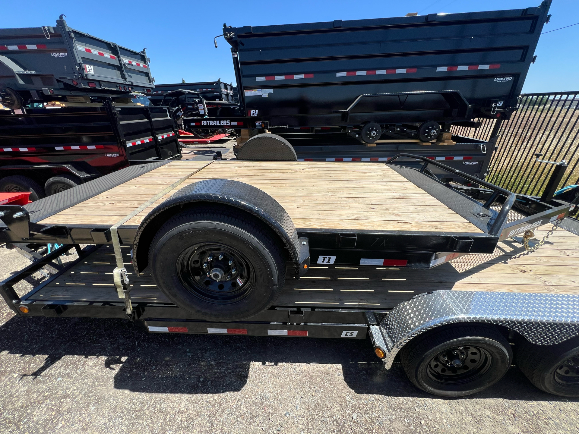 2024 PJ Trailers 6.75X13 Single Axle HD Tilt (T1) in Elk Grove, California - Photo 2