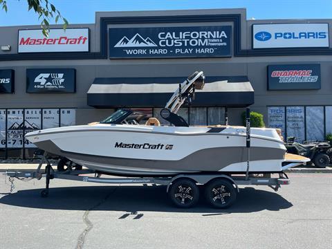 2024 Mastercraft XT22 in Elk Grove, California - Photo 2