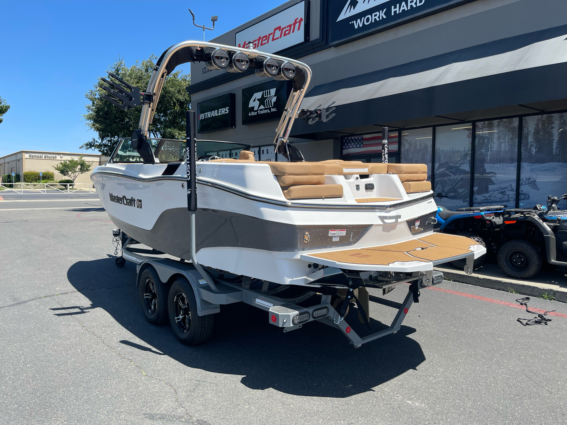 2024 Mastercraft XT22 in Elk Grove, California - Photo 3