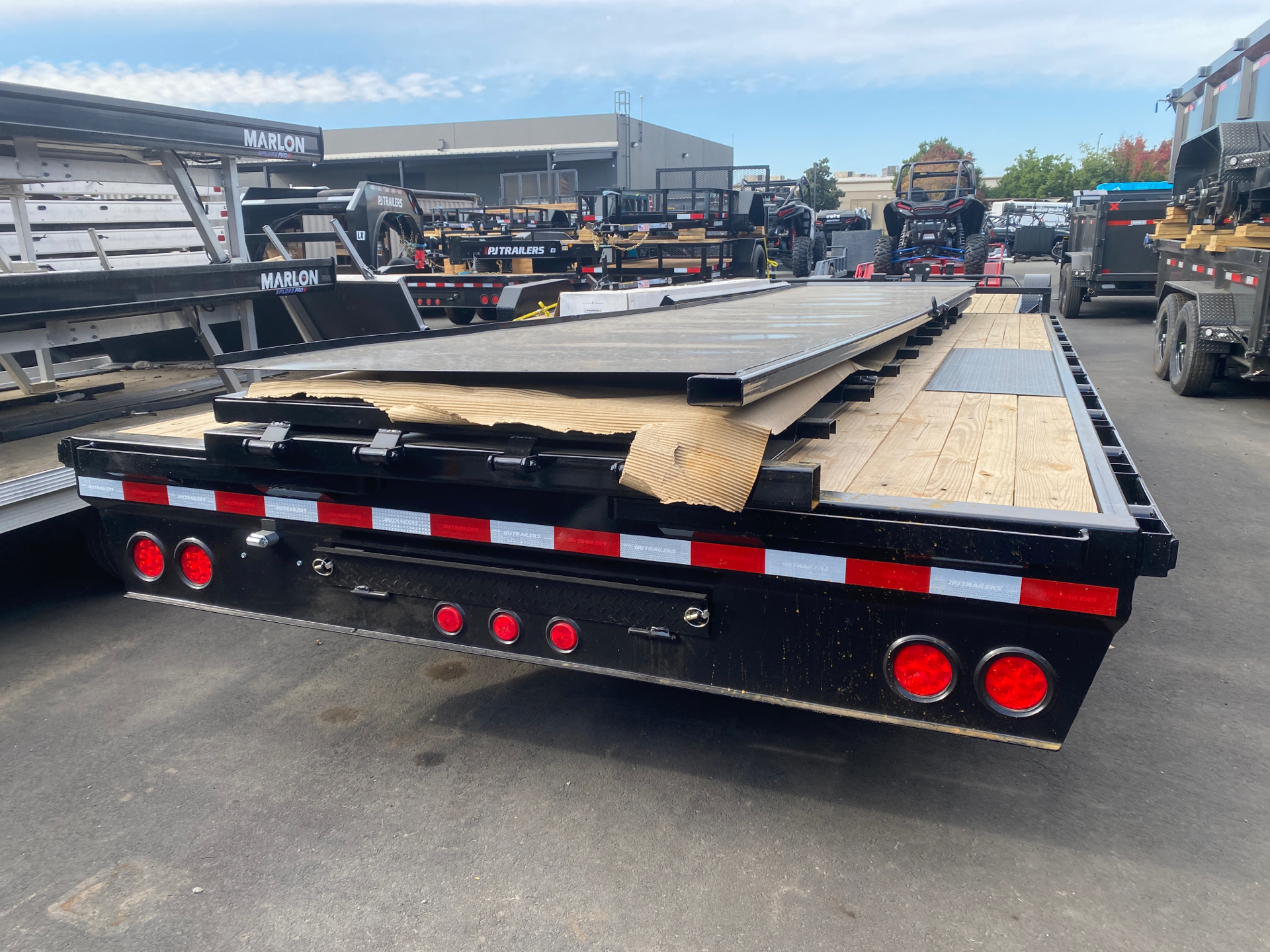 2024 PJ Trailers 8.5X20 8" I-beam Decokver F8 in Elk Grove, California - Photo 2