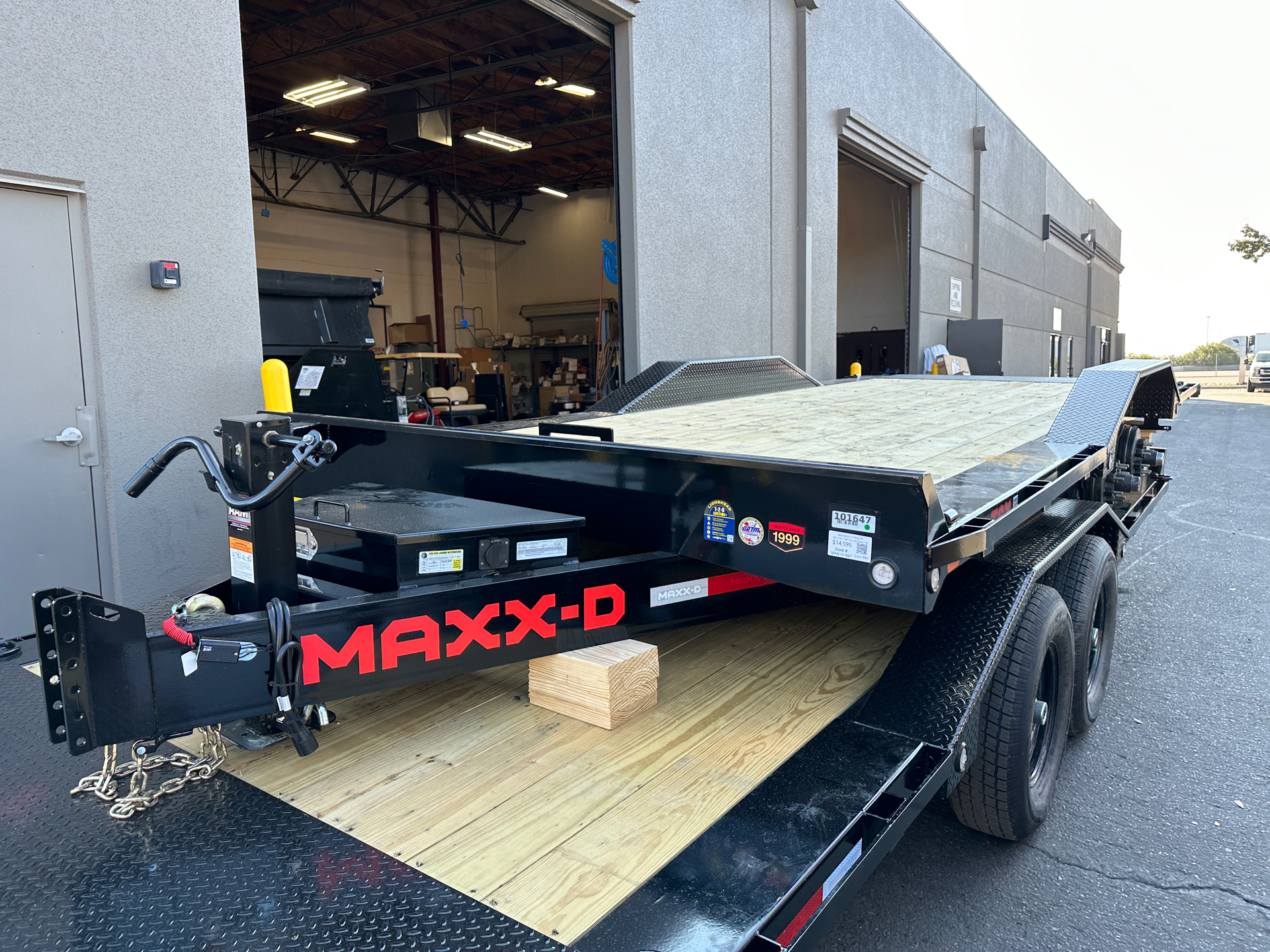 2023 MAXX-D TRAILERS 20' x 102" 14K Channel Power Tilt in Elk Grove, California - Photo 1