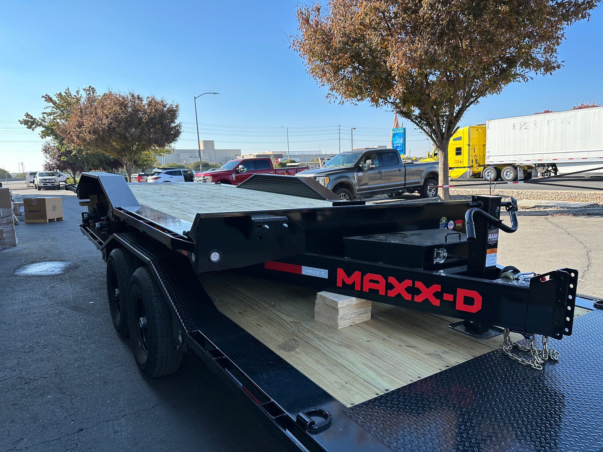 2023 MAXX-D TRAILERS 20' x 102" 14K Channel Power Tilt in Elk Grove, California - Photo 2