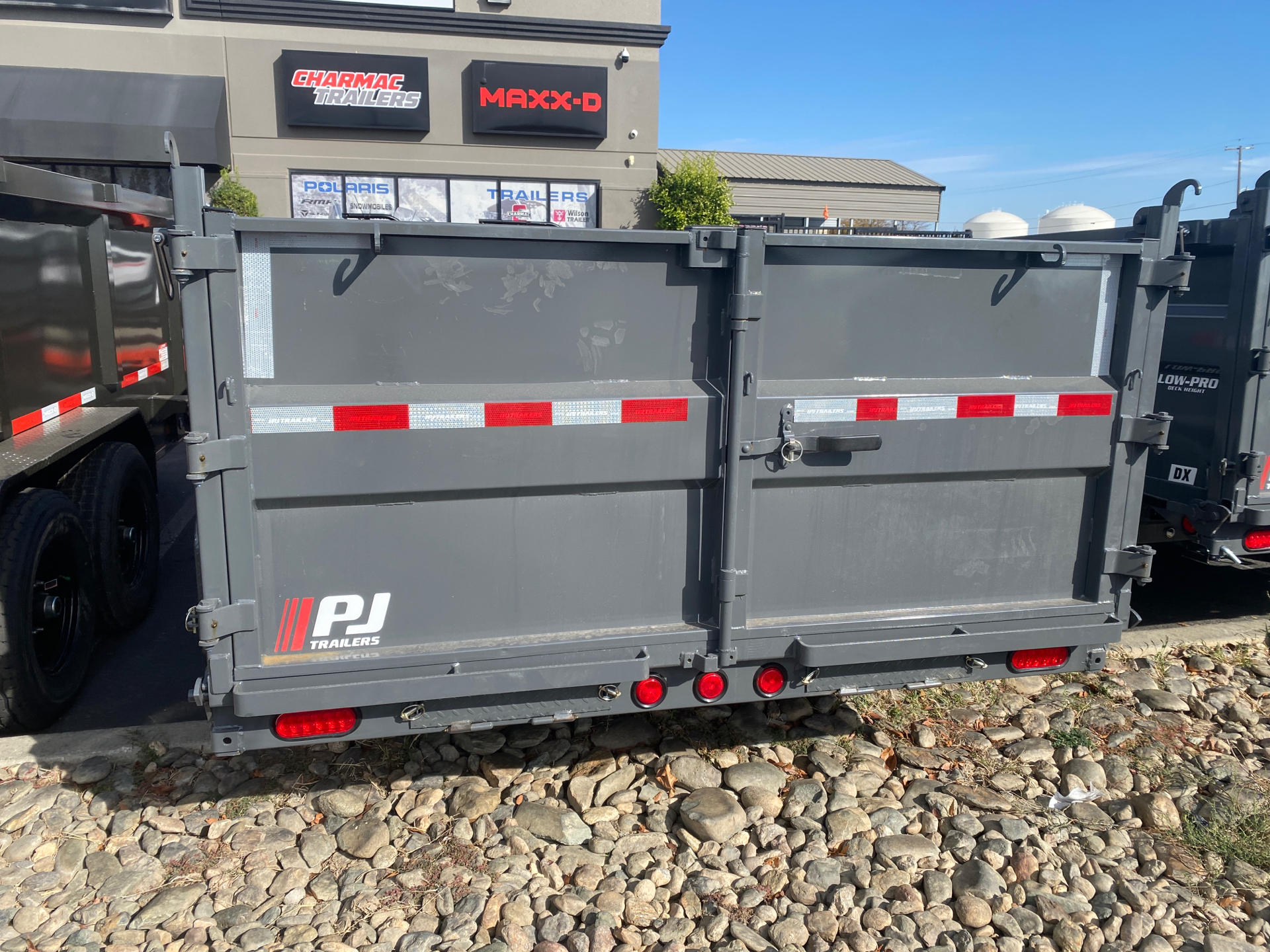 2024 PJ Trailers 16' HD Low-Pro Dump in Elk Grove, California - Photo 3