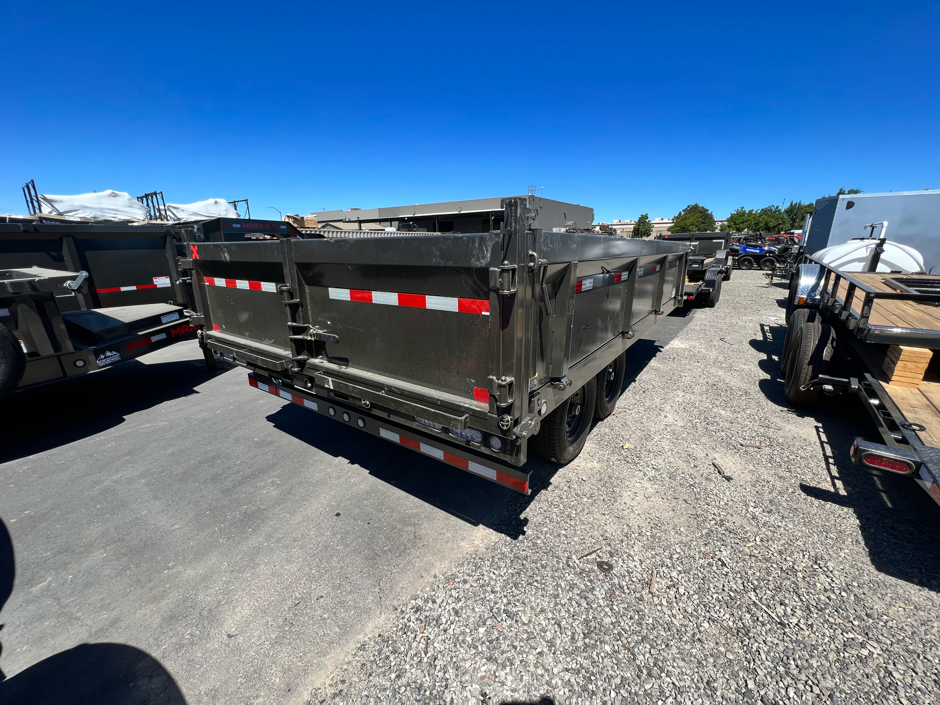 2022 MAXX-D TRAILERS 14x96 D9X Deckover Dump in Elk Grove, California - Photo 8