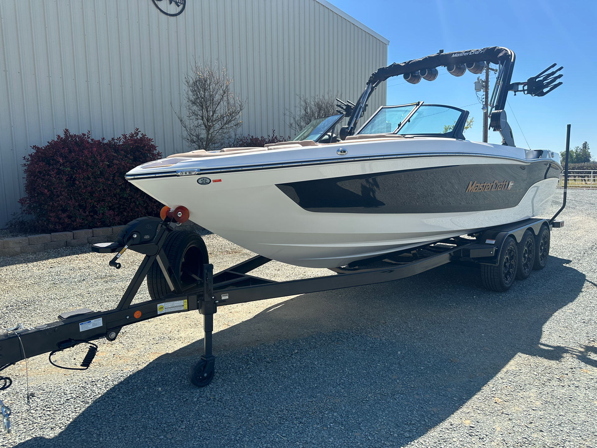 2024 Mastercraft XT 25 in Elk Grove, California - Photo 3