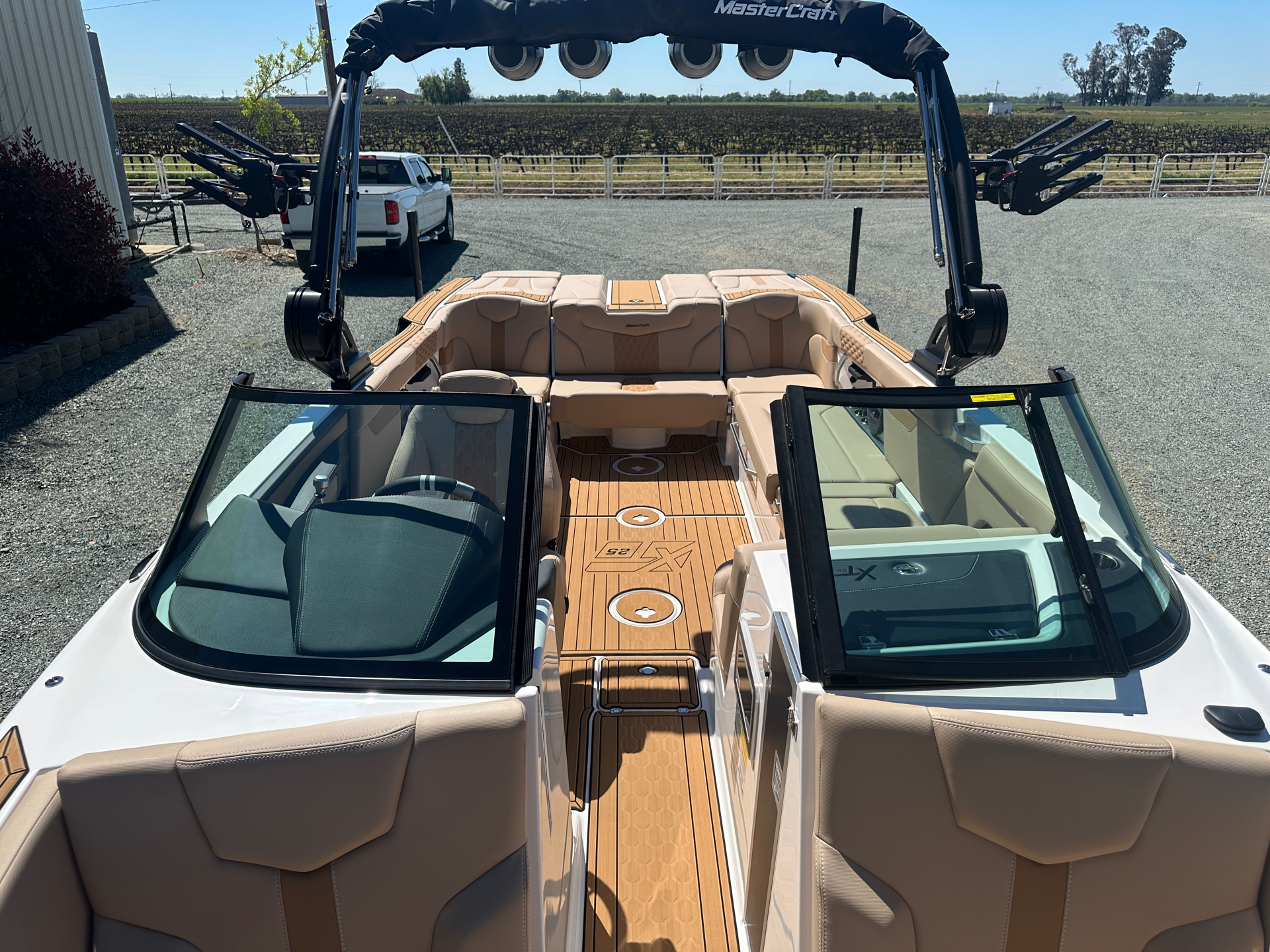 2024 Mastercraft XT 25 in Elk Grove, California - Photo 11