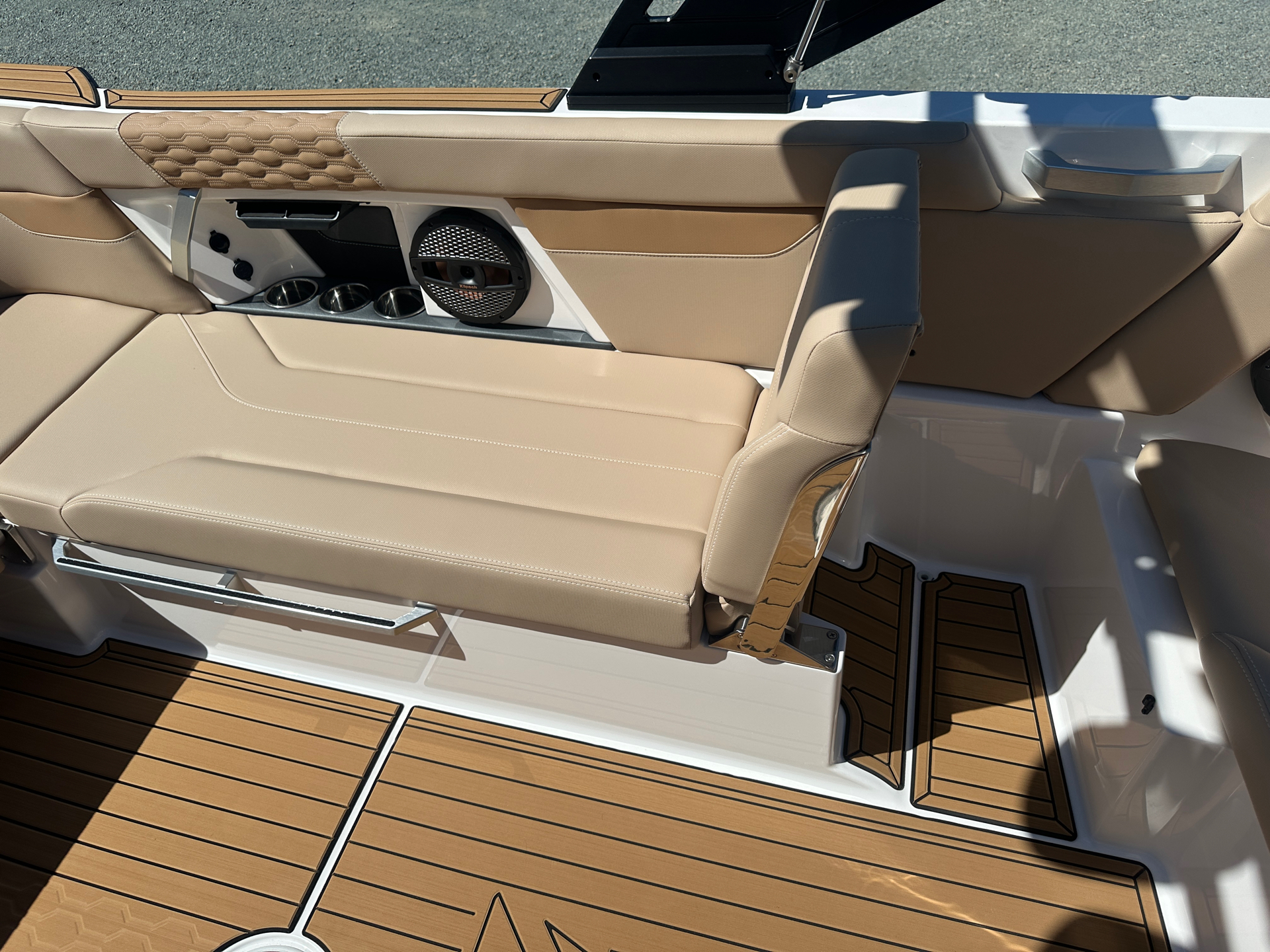 2024 Mastercraft XT 25 in Elk Grove, California - Photo 16