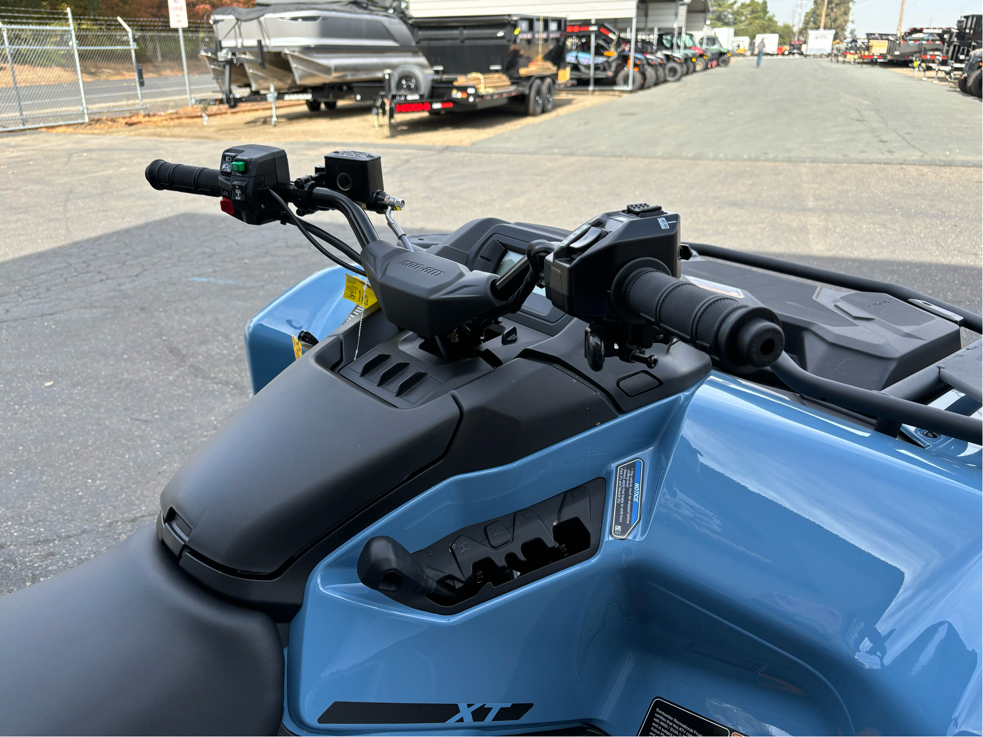 2025 Can-Am Outlander MAX XT 700 in Acampo, California - Photo 8