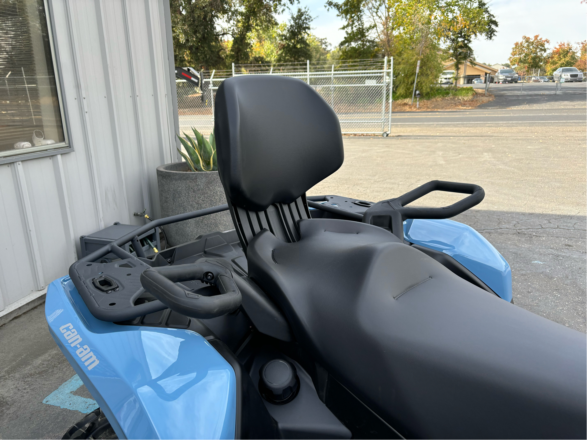 2025 Can-Am Outlander MAX XT 700 in Acampo, California - Photo 9