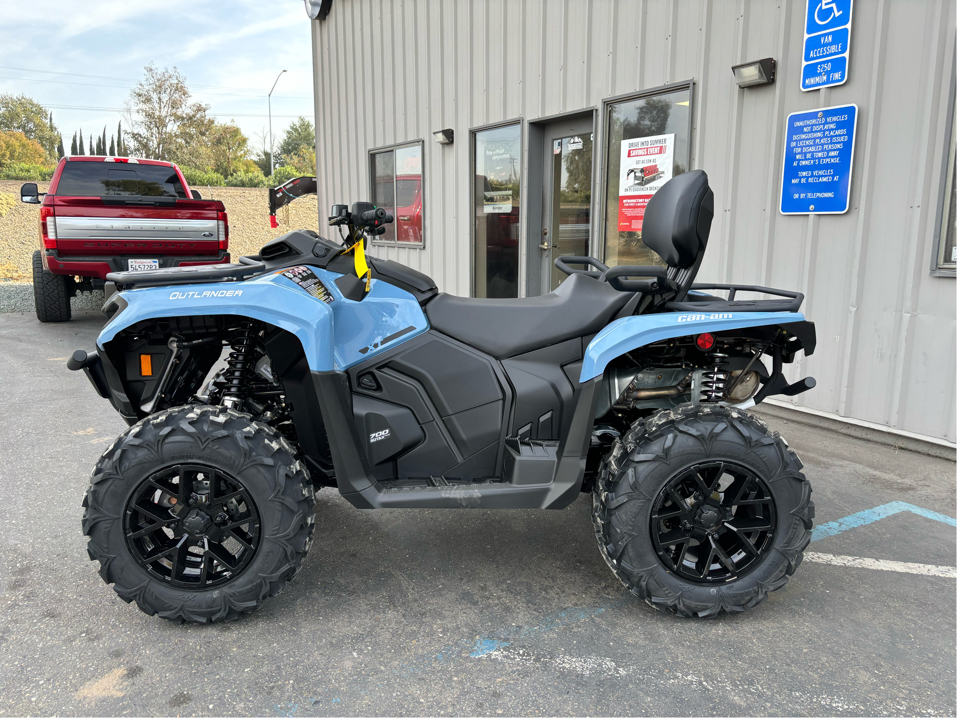 2025 Can-Am Outlander MAX XT 700 in Acampo, California - Photo 14