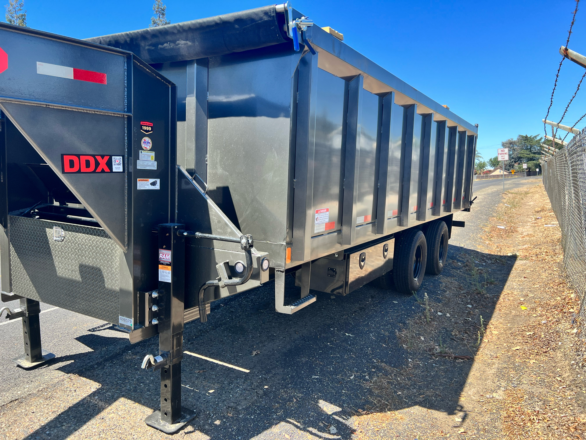2023 MAXX-D Trailers 20' x 96" 22K Tandem Dual Dump in Acampo, California - Photo 6