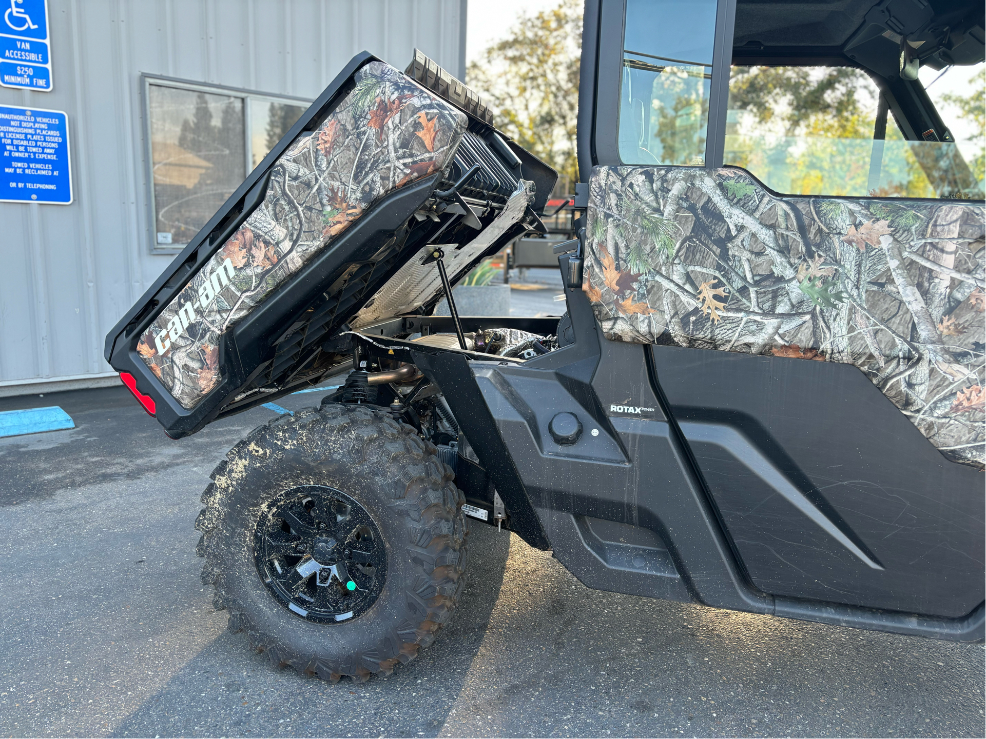 2024 Can-Am Defender Limited in Acampo, California - Photo 10