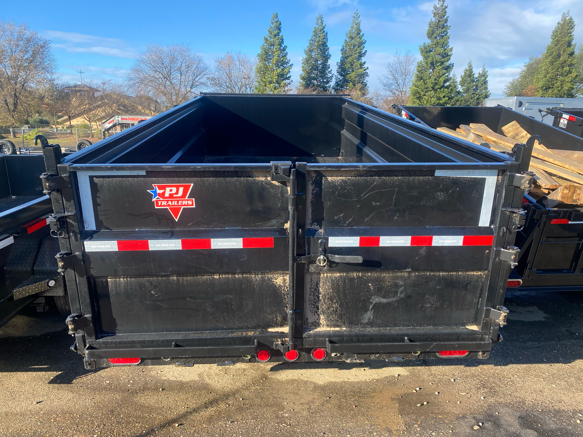 2022 PJ Trailers 83 in. Low Profile Dump Pro with 8k Axles (DX) 16 ft. in Acampo, California - Photo 4