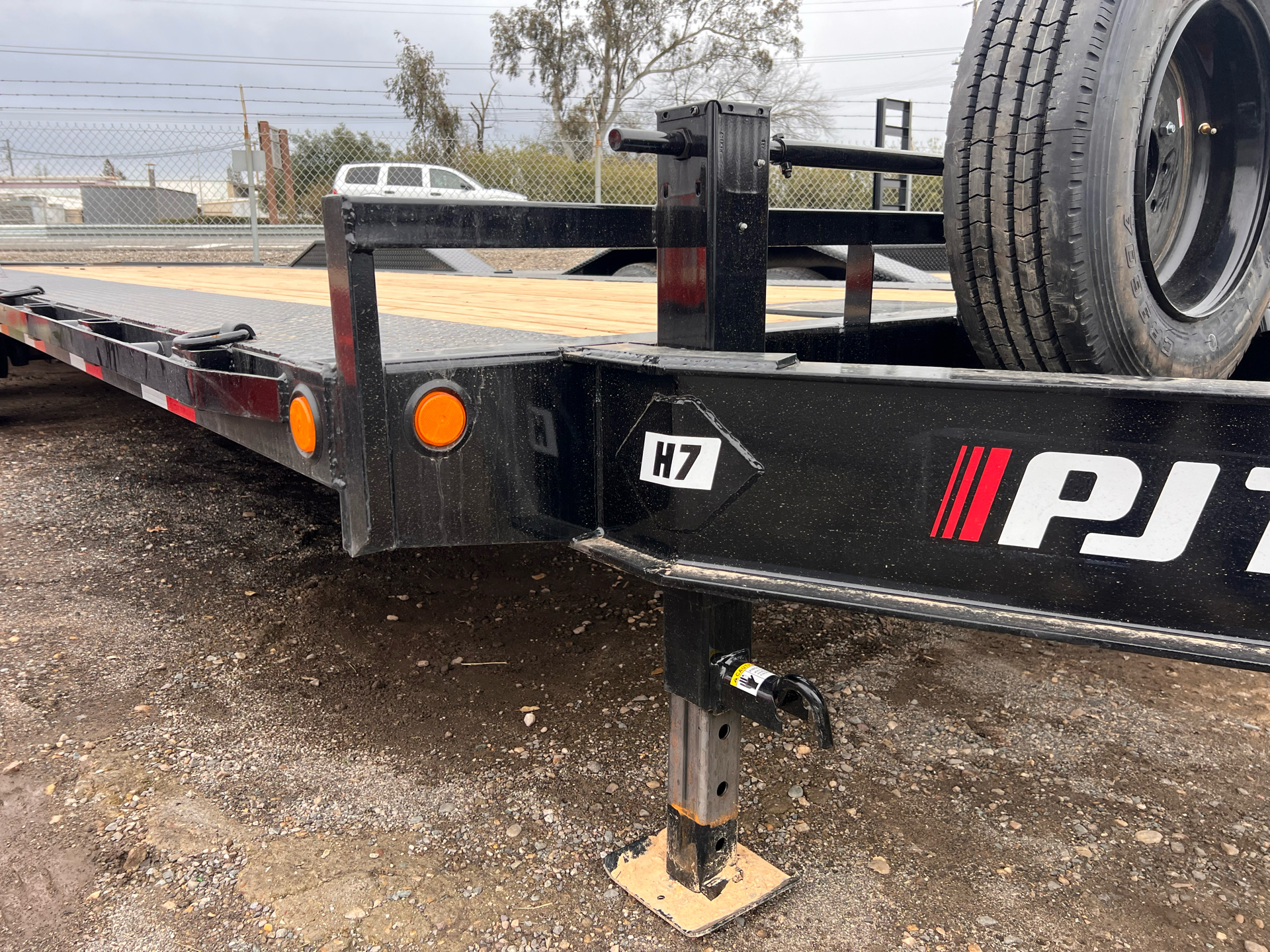 2023 PJ Trailers 10 in. Pro-Beam Super-Wide Equipment (H7) 26 ft. in Acampo, California - Photo 11