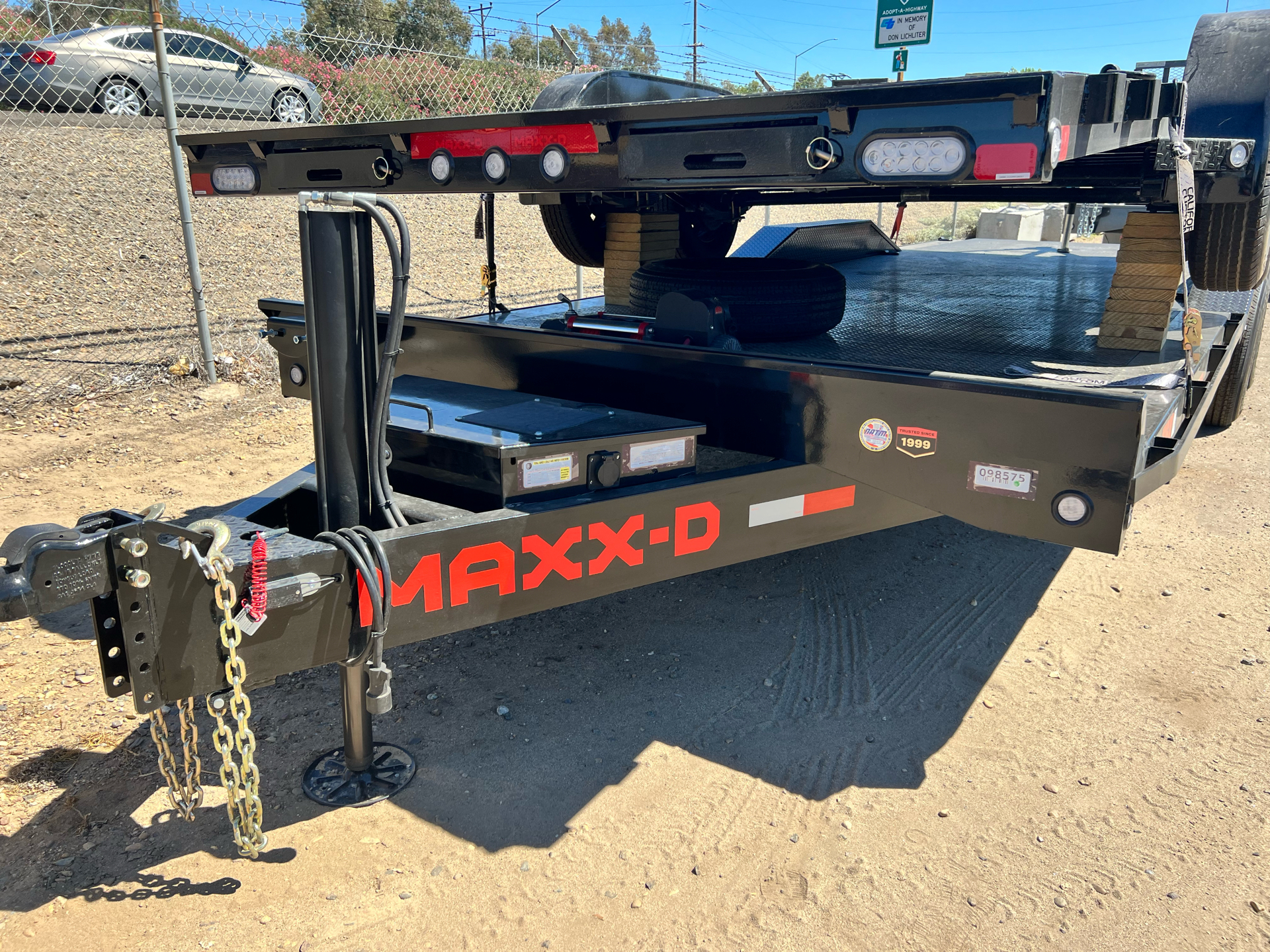 2023 MAXX-D Trailers 24' x 102" 14K Channel Power Tilt in Acampo, California - Photo 2