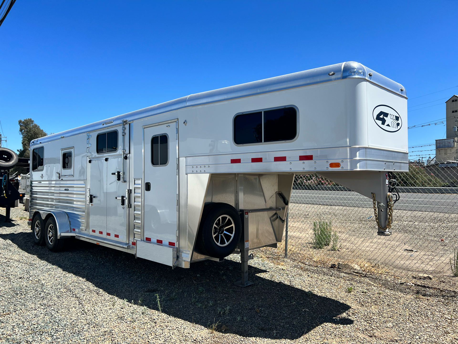 2023 4-Star Trailers 2+1 Thurobred Runabout GN in Acampo, California - Photo 1