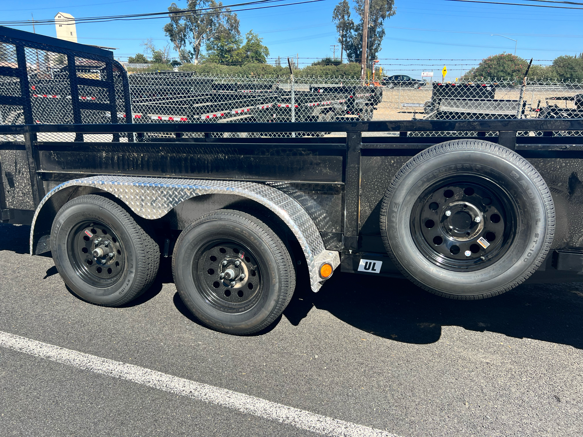 2023 PJ Trailers 83 in. Tandem Axle Channel Utility (UL) 16 ft. in Acampo, California - Photo 3
