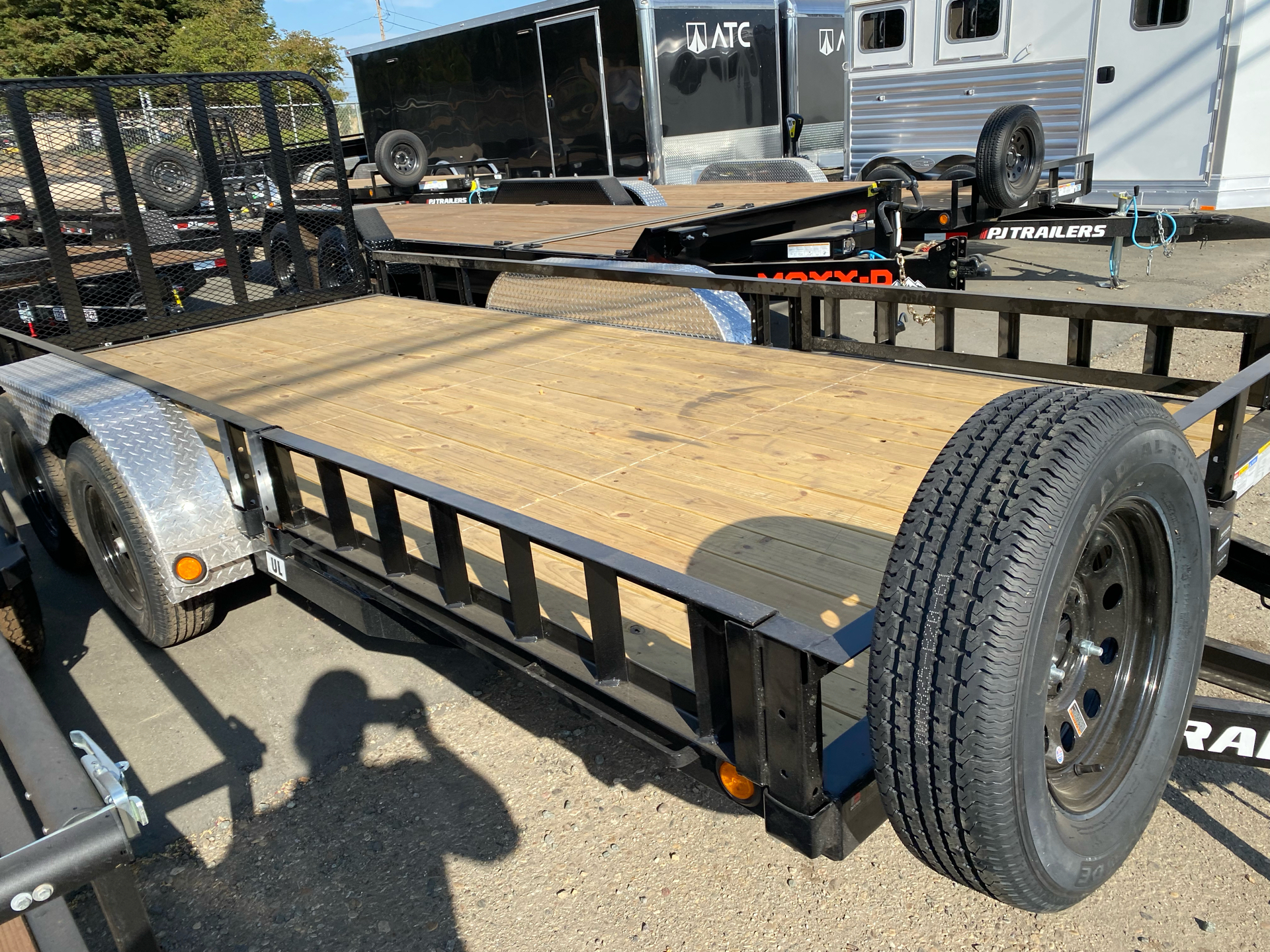 2023 PJ Trailers 83 in. Tandem Axle Channel Utility (UL) 16 ft. in Acampo, California - Photo 3