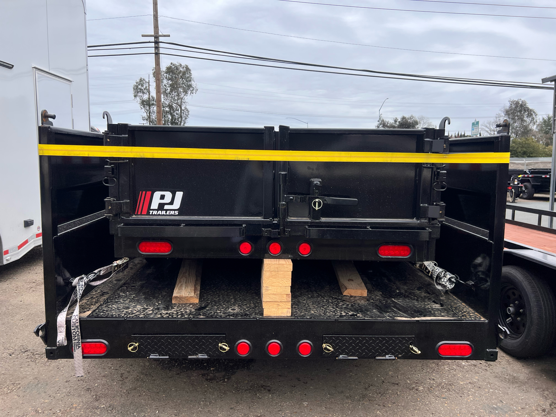 2023 PJ Trailers 83 in. Low-Pro High Side Dump (DM) 14 ft. in Acampo, California - Photo 8
