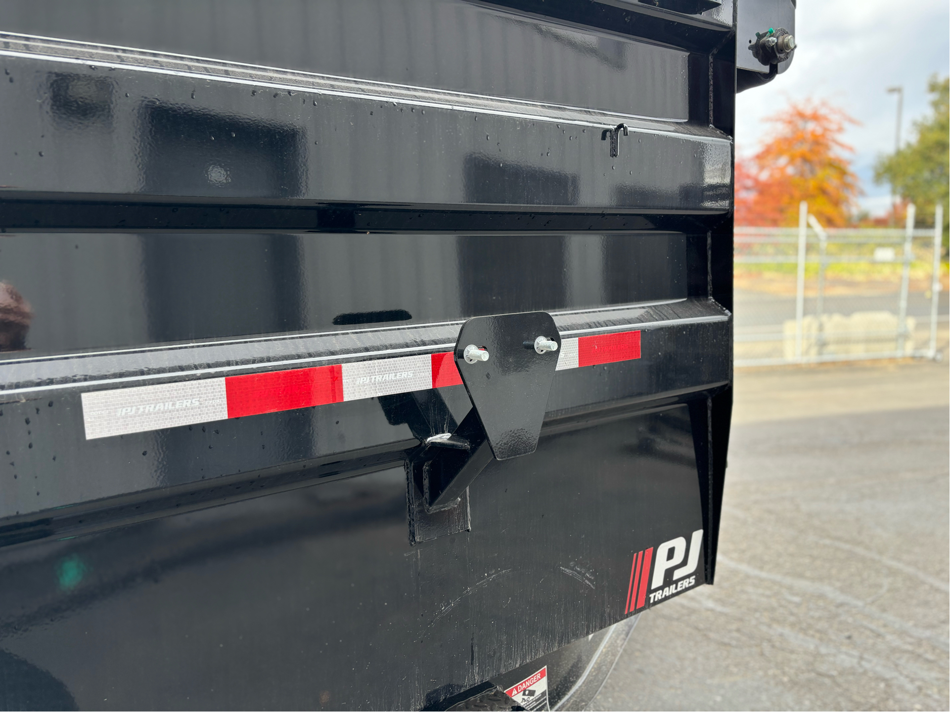2024 PJ Trailers 83 in. Low-Pro High Side Dump (DM) 12 ft. in Acampo, California - Photo 17