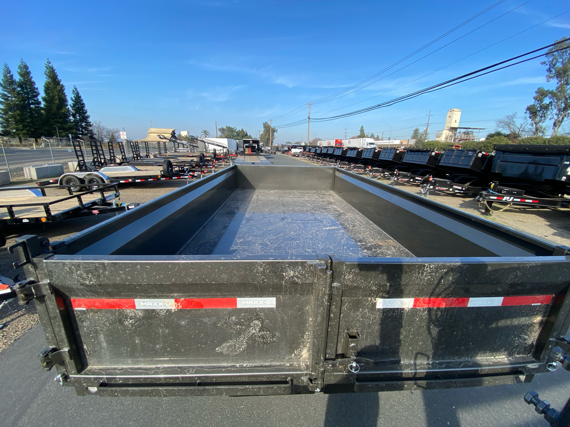 2022 MAXX-D Trailers 16' x 96" Deckover Dump in Acampo, California - Photo 5