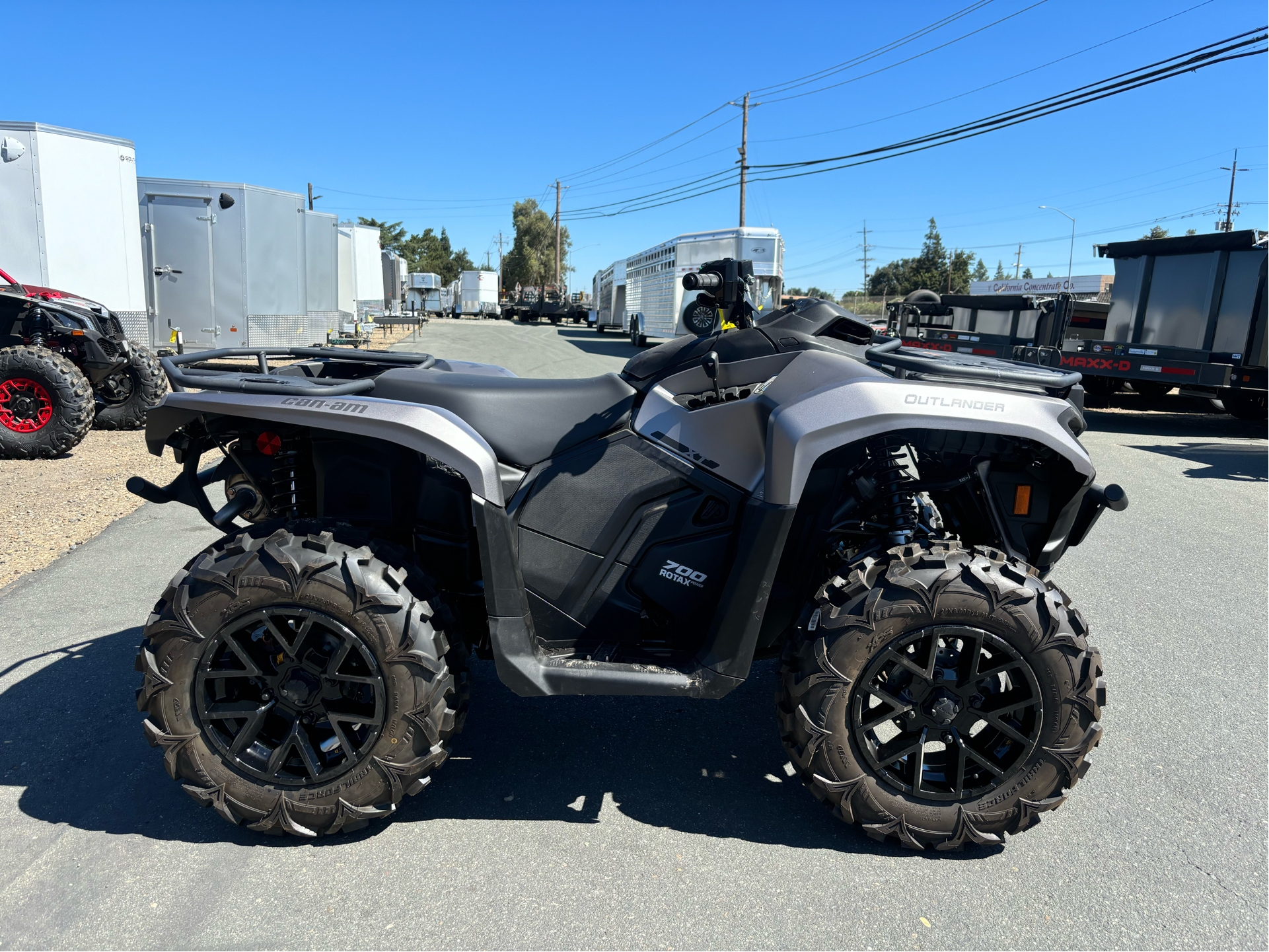 2024 Can-Am Outlander XT 700 in Acampo, California - Photo 7