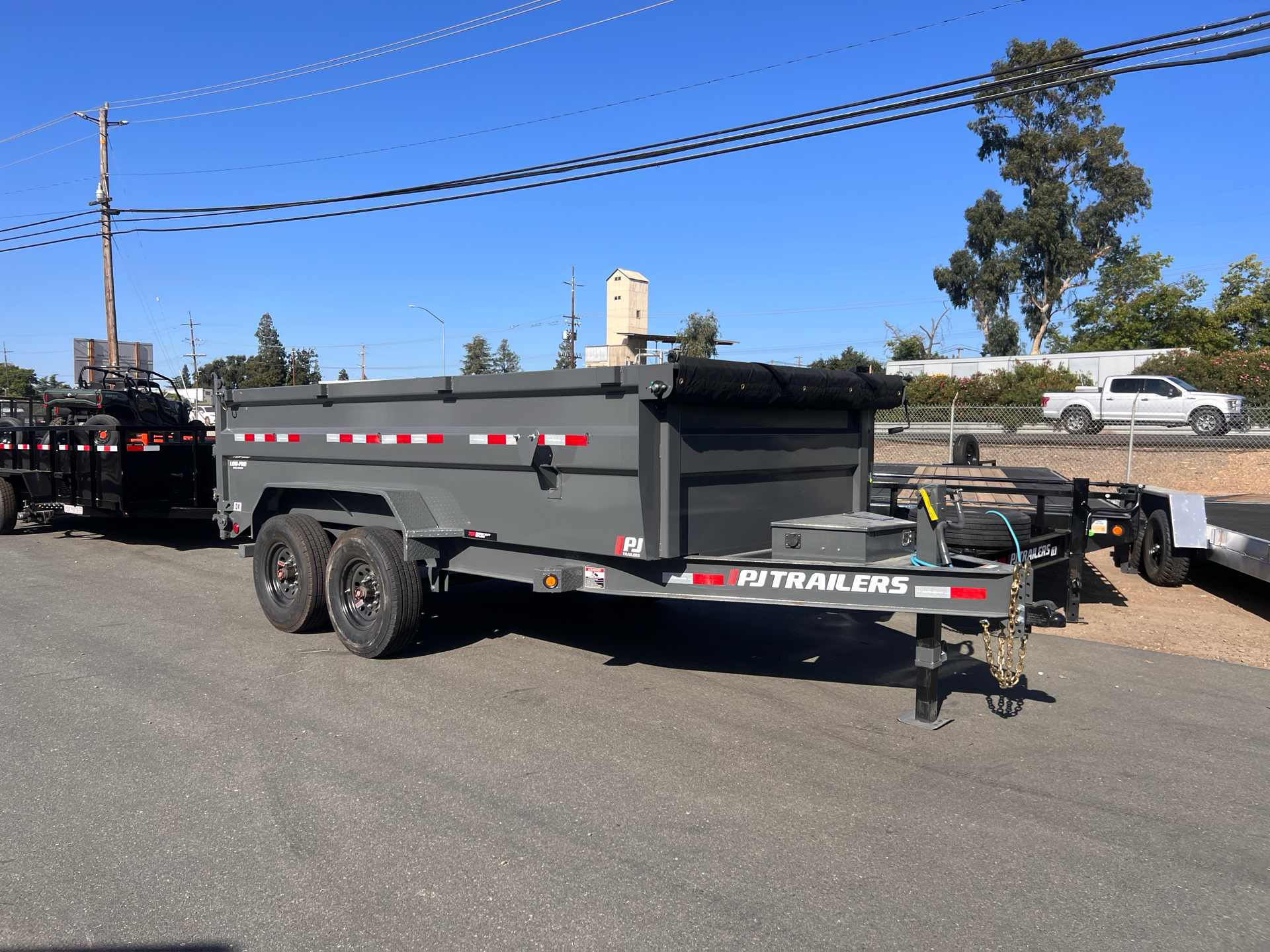 2024 PJ Trailers 83 in. Low Profile Dump Pro with 8k Axles (DX) 14ft in Acampo, California - Photo 2