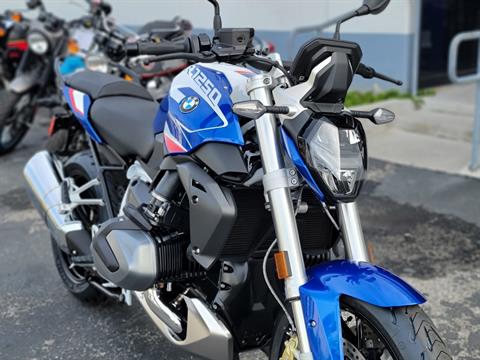 2023 BMW R 1250 R in Newbury Park, California - Photo 2