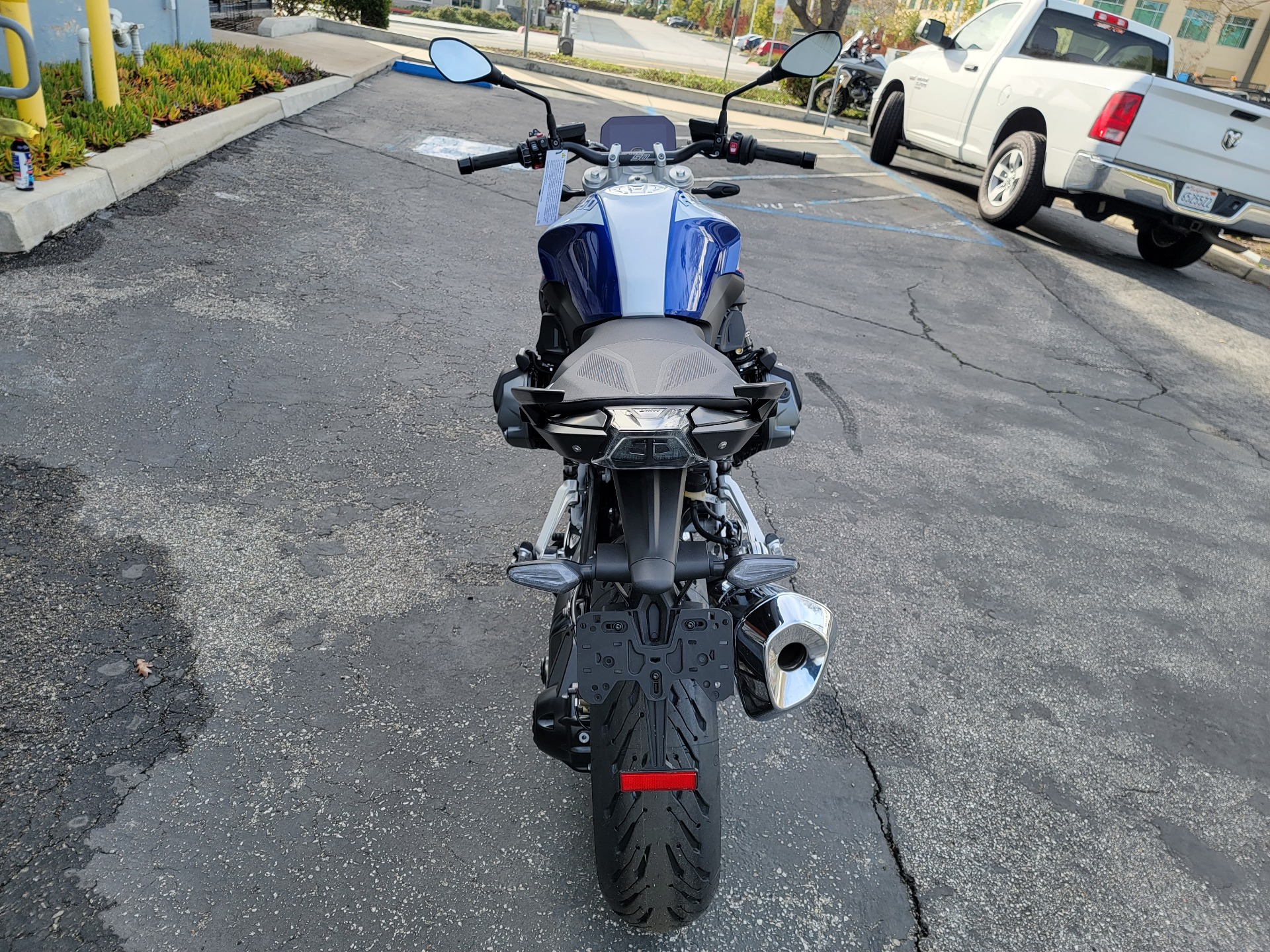 2023 BMW R 1250 R in Newbury Park, California - Photo 4