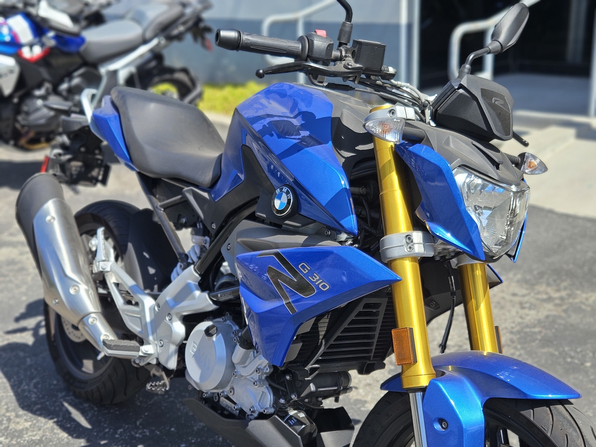 2018 BMW G 310 R in Newbury Park, California - Photo 2