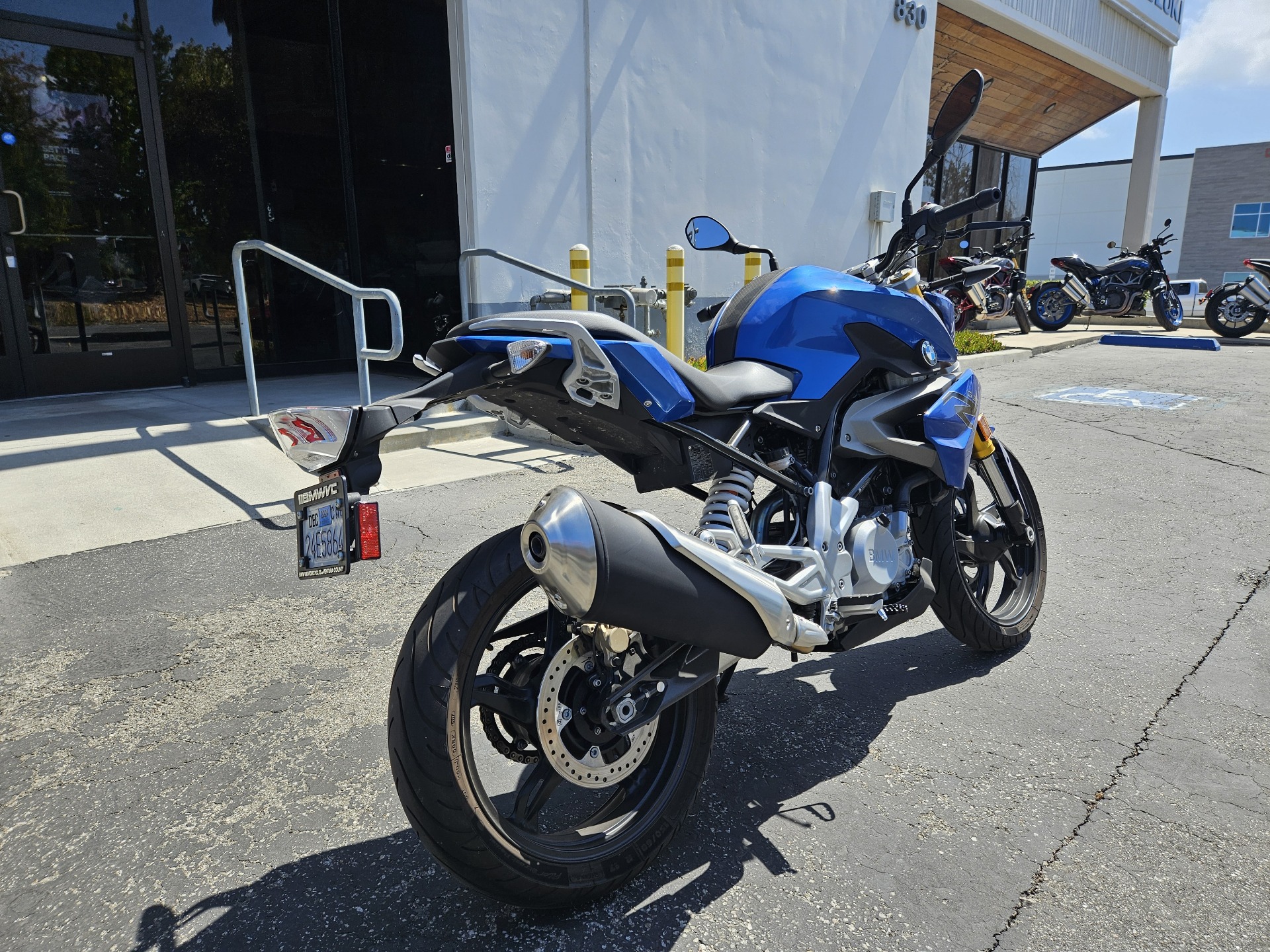 2018 BMW G 310 R in Newbury Park, California - Photo 3