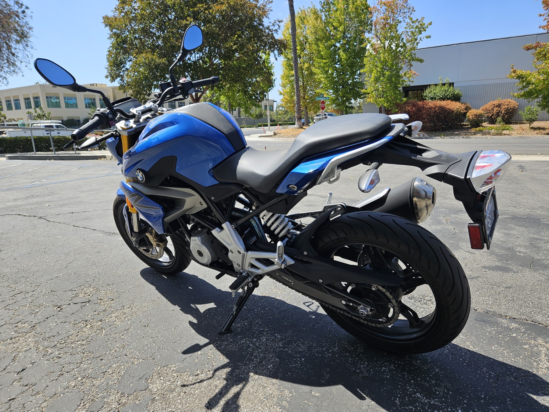 2018 BMW G 310 R in Newbury Park, California - Photo 5