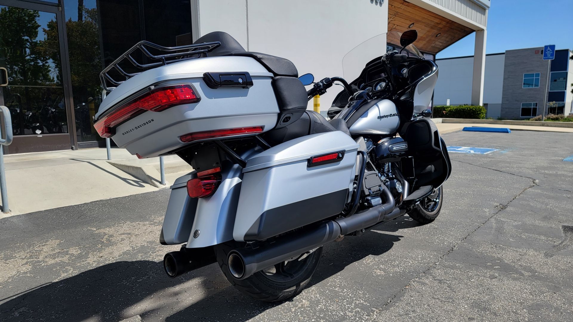 2020 Harley-Davidson Road Glide® Limited in Newbury Park, California - Photo 3