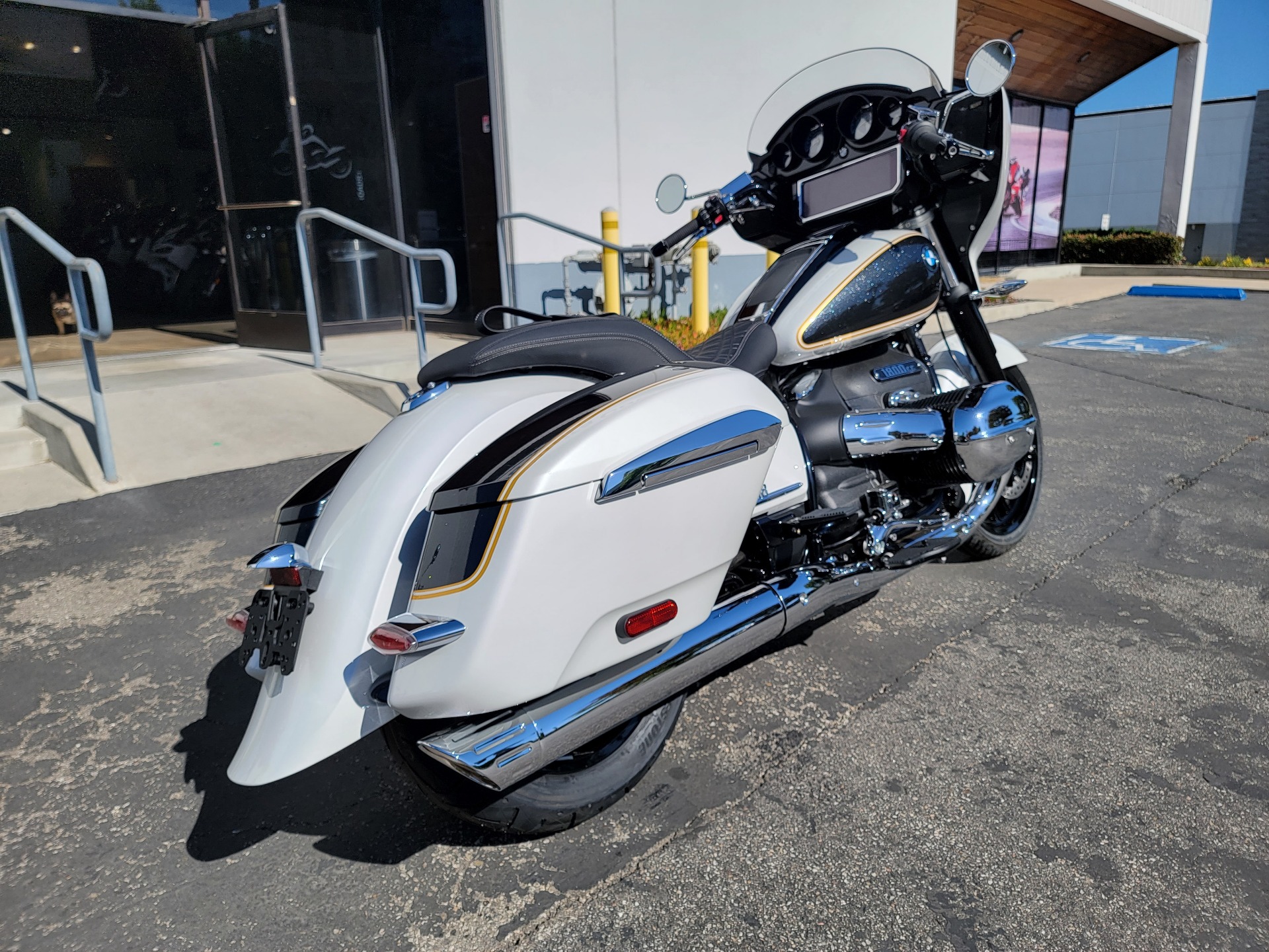 2023 BMW R 18 B in Newbury Park, California - Photo 3