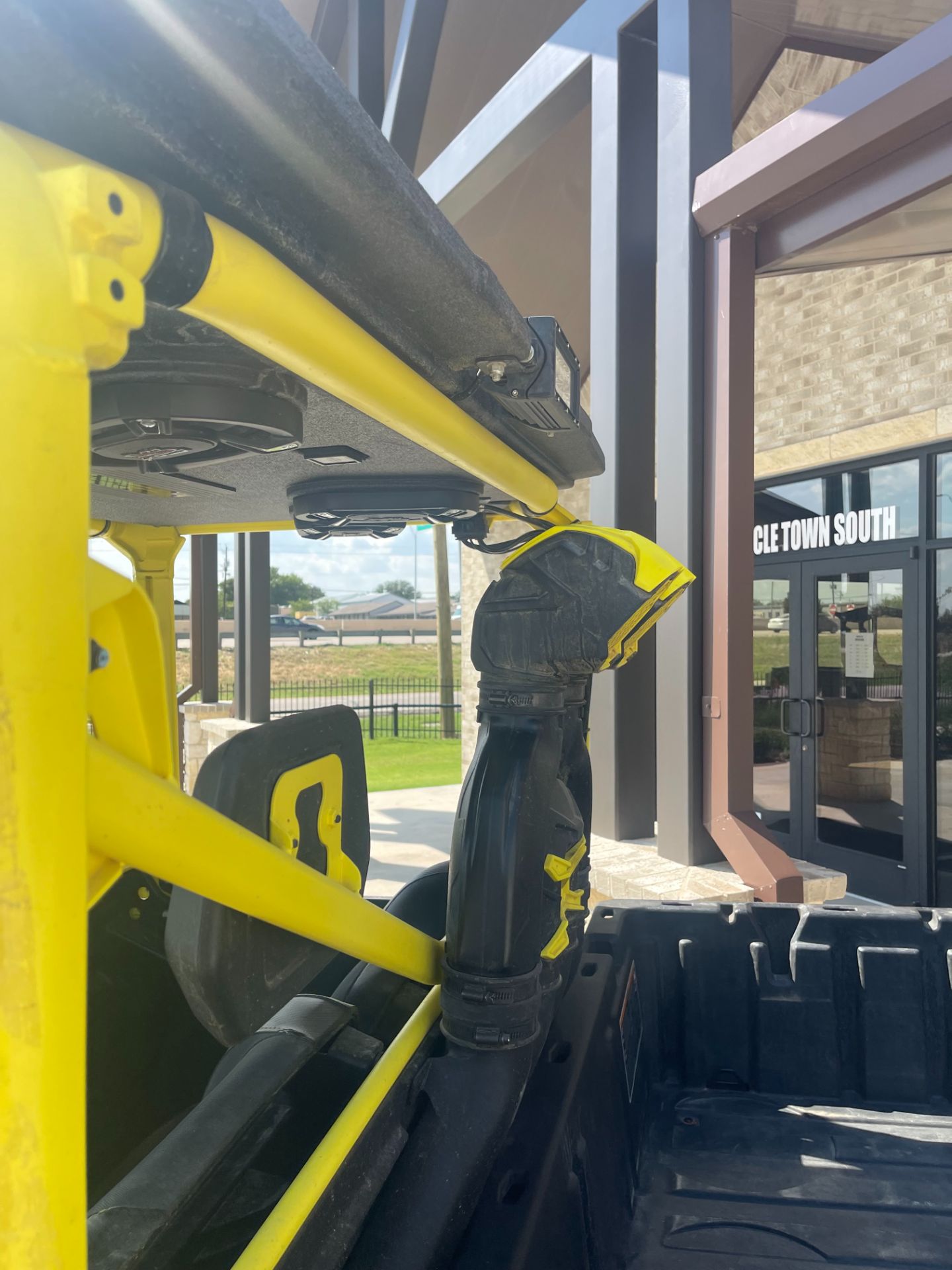 2019 Can-Am Defender Max X mr HD10 in Lancaster, Texas - Photo 6