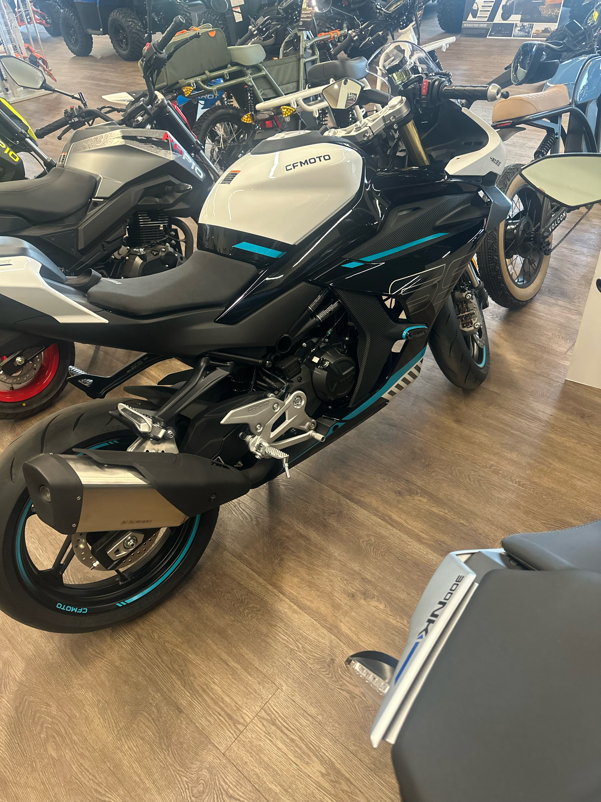 2022 CFMOTO 300SS in Lancaster, Texas - Photo 1