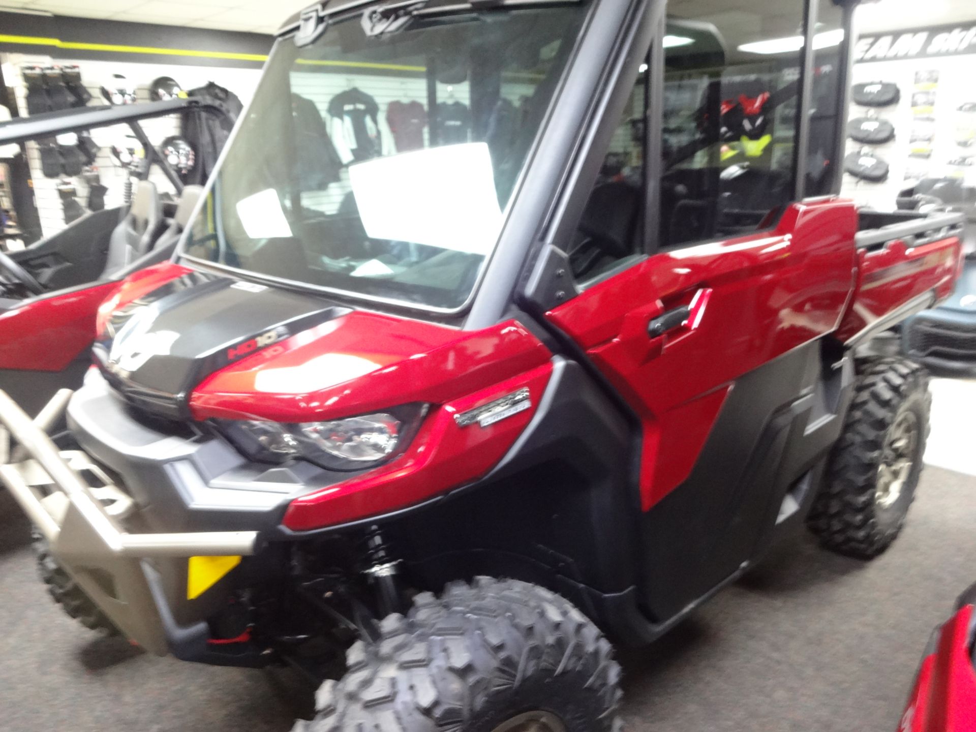 2025 Can-Am Defender Limited in Zulu, Indiana - Photo 2