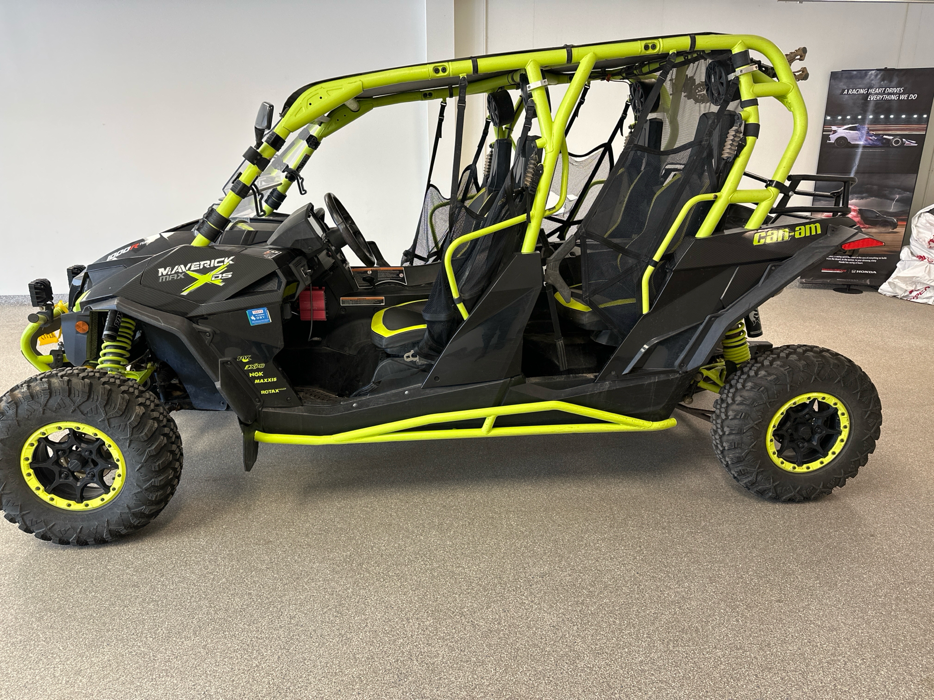 2015 Can-Am Maverick™ Max X® ds 1000R Turbo in Sheridan, Wyoming - Photo 2