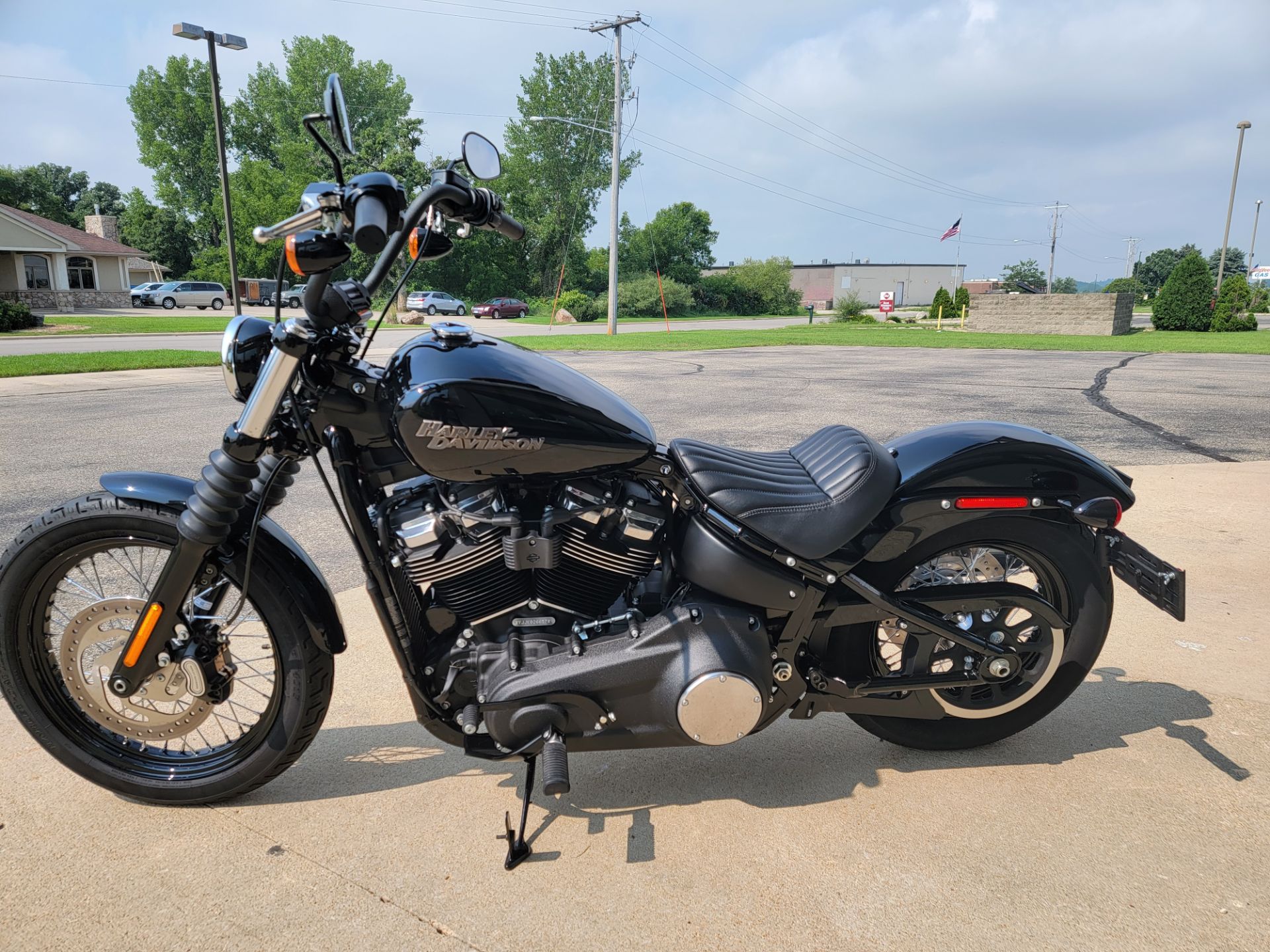 2019 Harley-Davidson StreetBob in Albert Lea, Minnesota - Photo 2