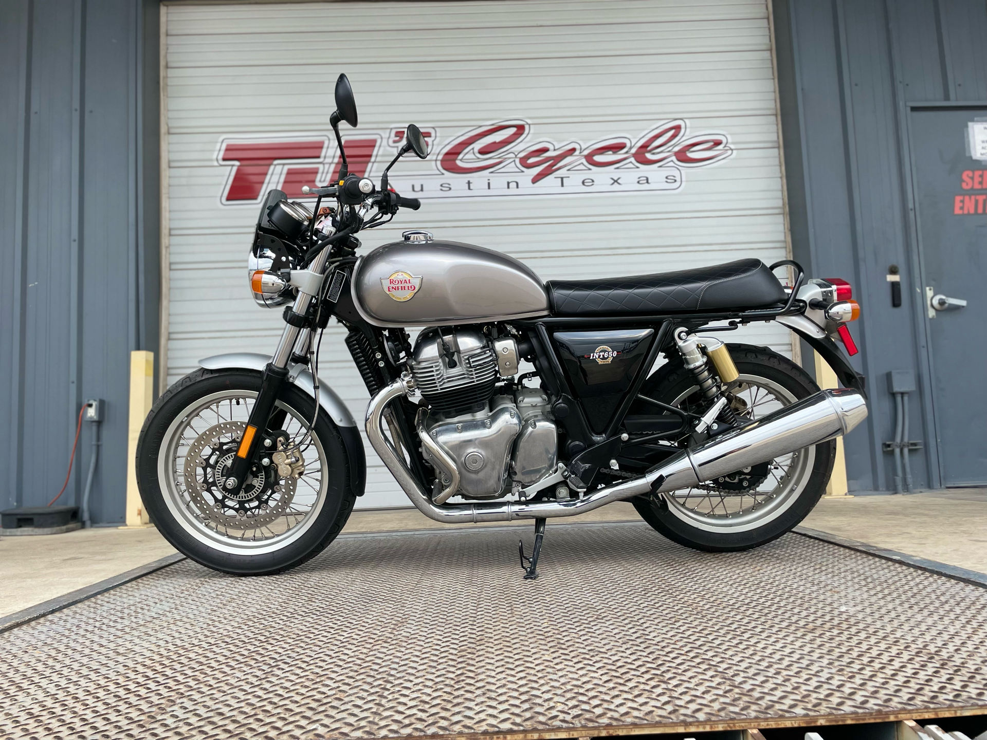 2019 Royal Enfield INT650 in Austin, Texas - Photo 1