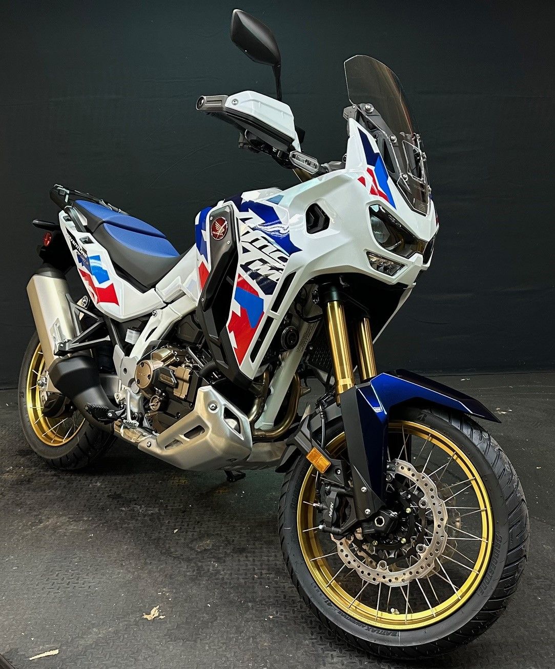 2024 Honda Africa Twin Adventure Sports ES DCT in Manitowoc, Wisconsin - Photo 2