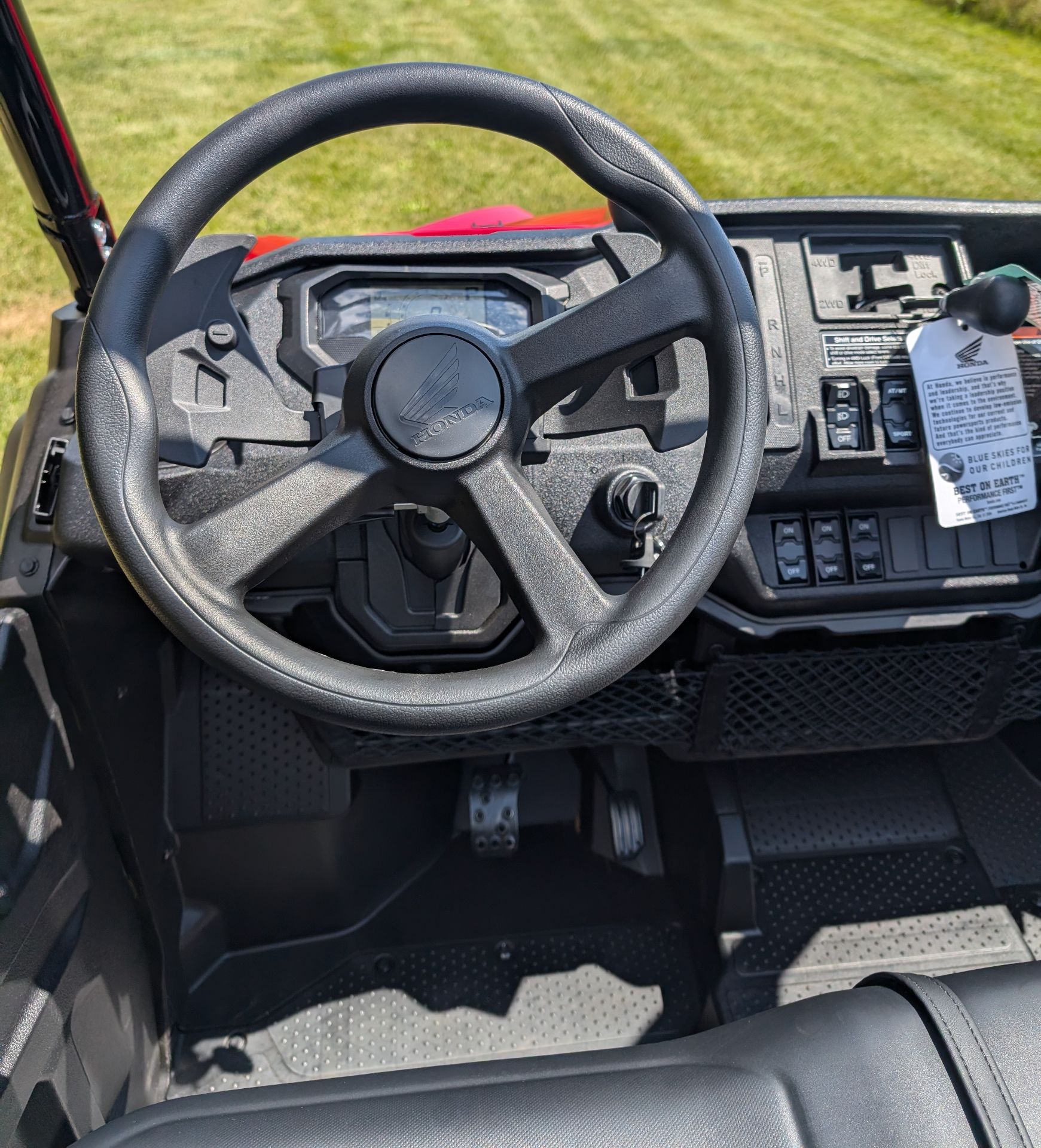 2024 Honda Pioneer 1000 Deluxe in Manitowoc, Wisconsin - Photo 9