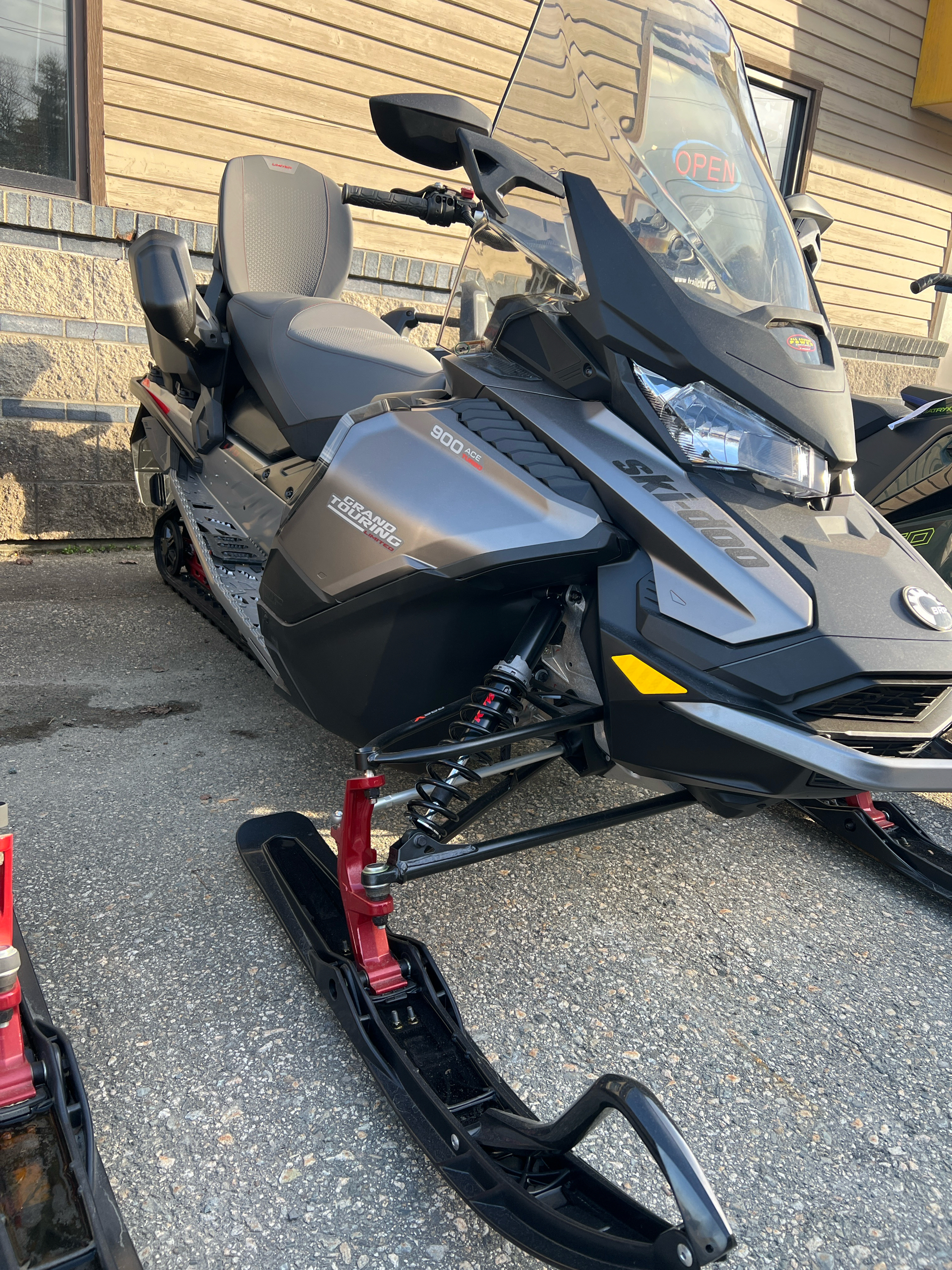 2023 Ski-Doo Grand Touring Limited 900 ACE Turbo R ES Silent Ice Track II 1.25 w/ 7.8 in. LCD Display in Saint Johnsbury, Vermont - Photo 1